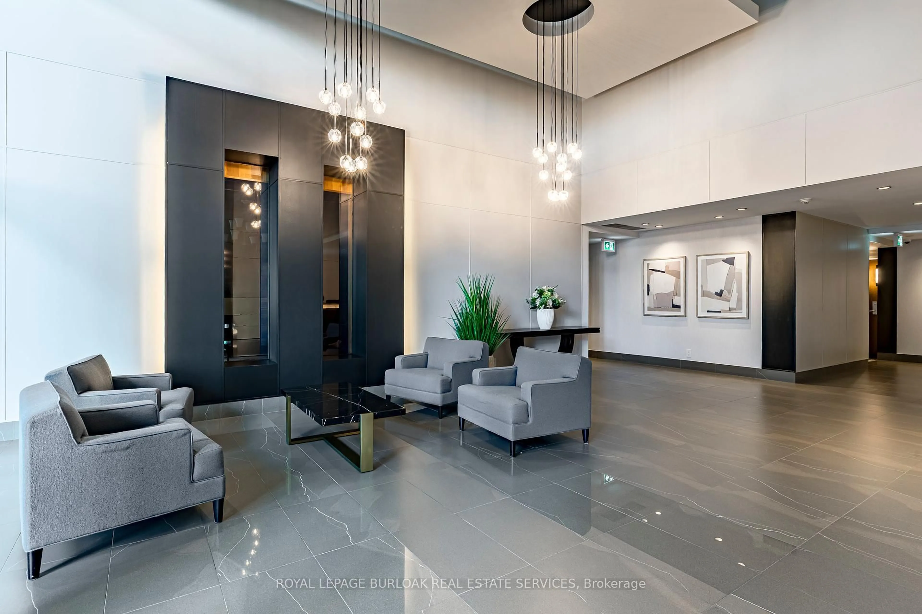 Lobby for 1055 Southdown Rd #502, Mississauga Ontario L5J 0A3