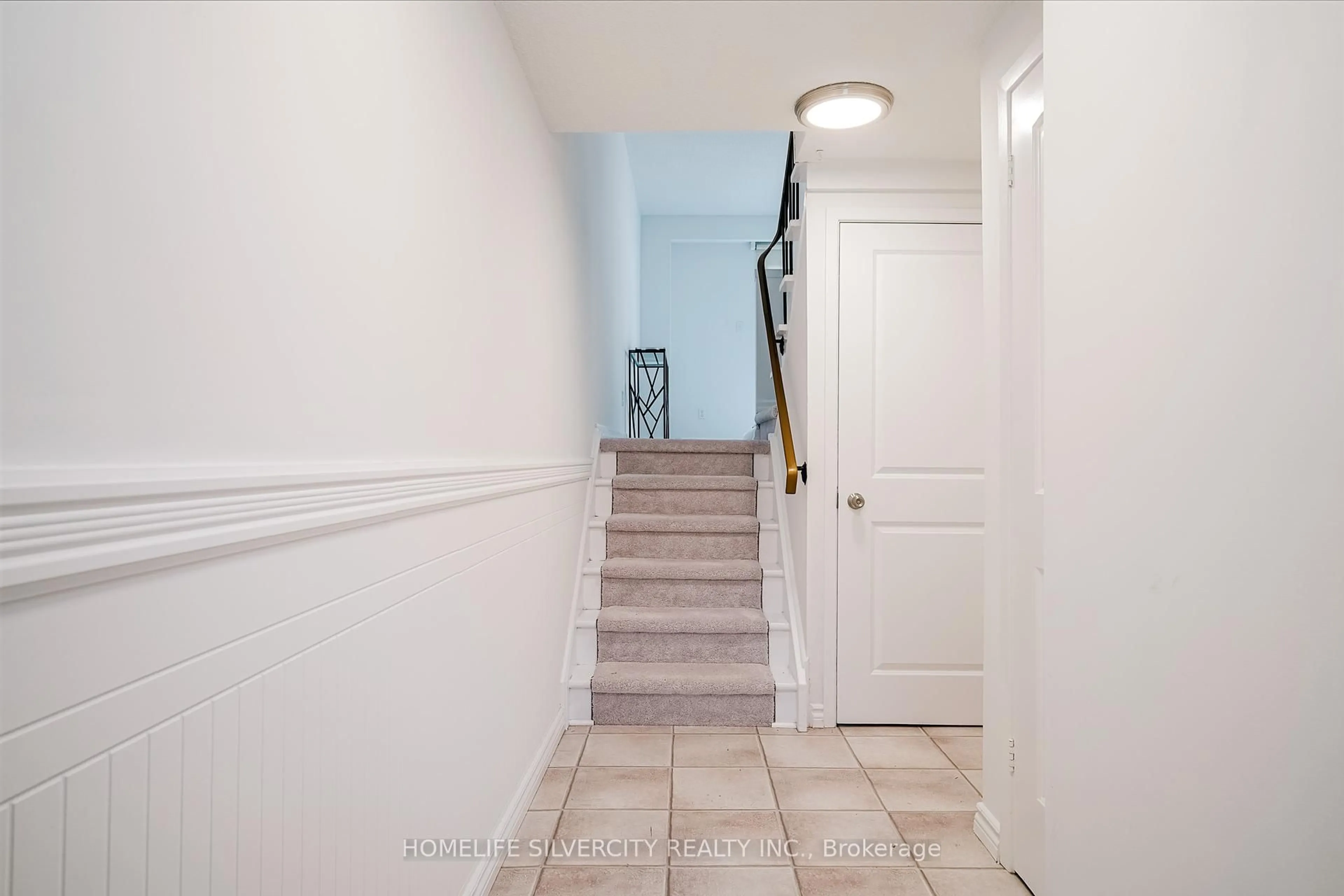 Indoor entryway for 235 Bronte St #57, Milton Ontario L9T 3V8