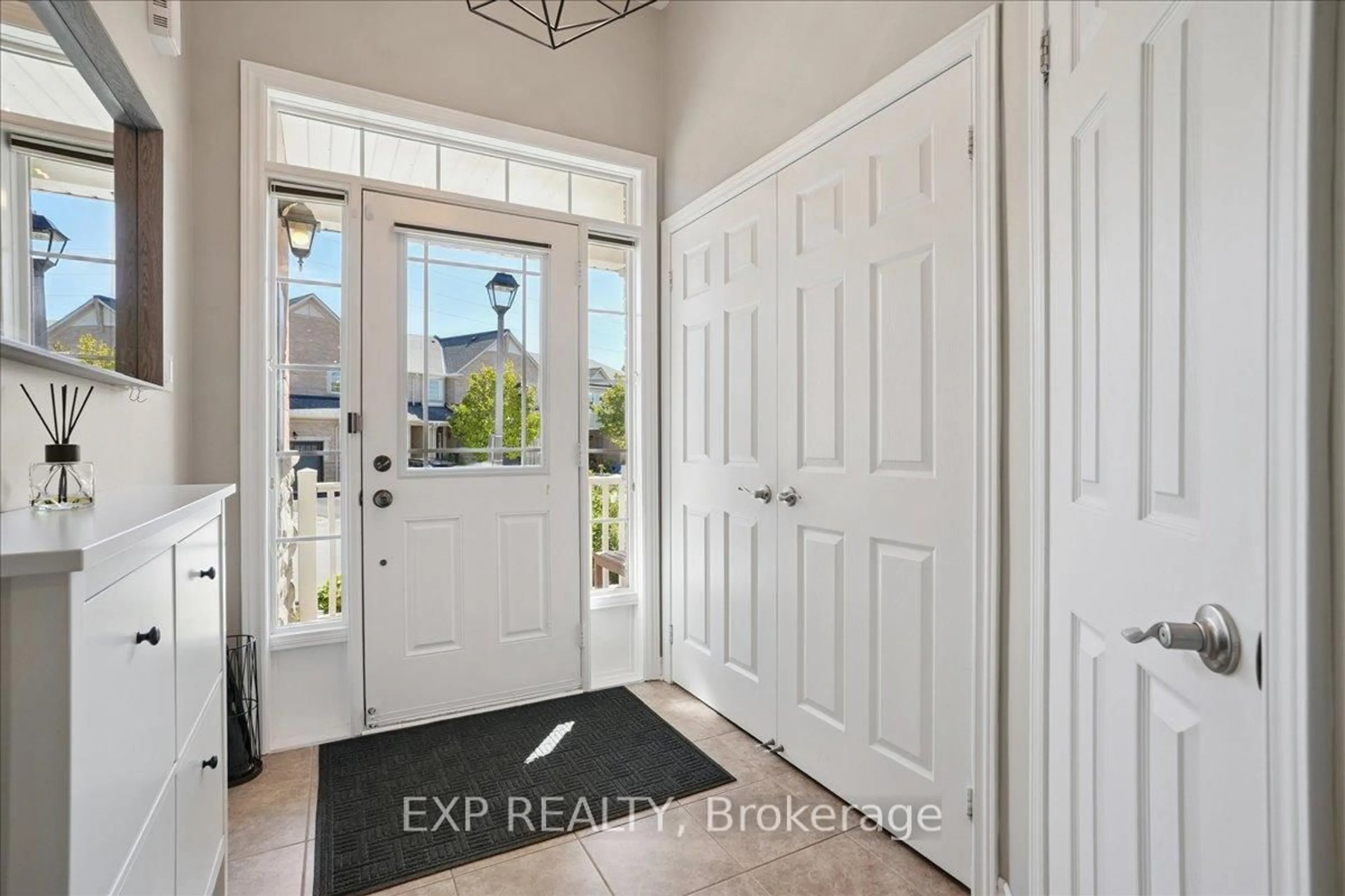 Indoor entryway for 4147 Prentice Common, Burlington Ontario L7M 0B5
