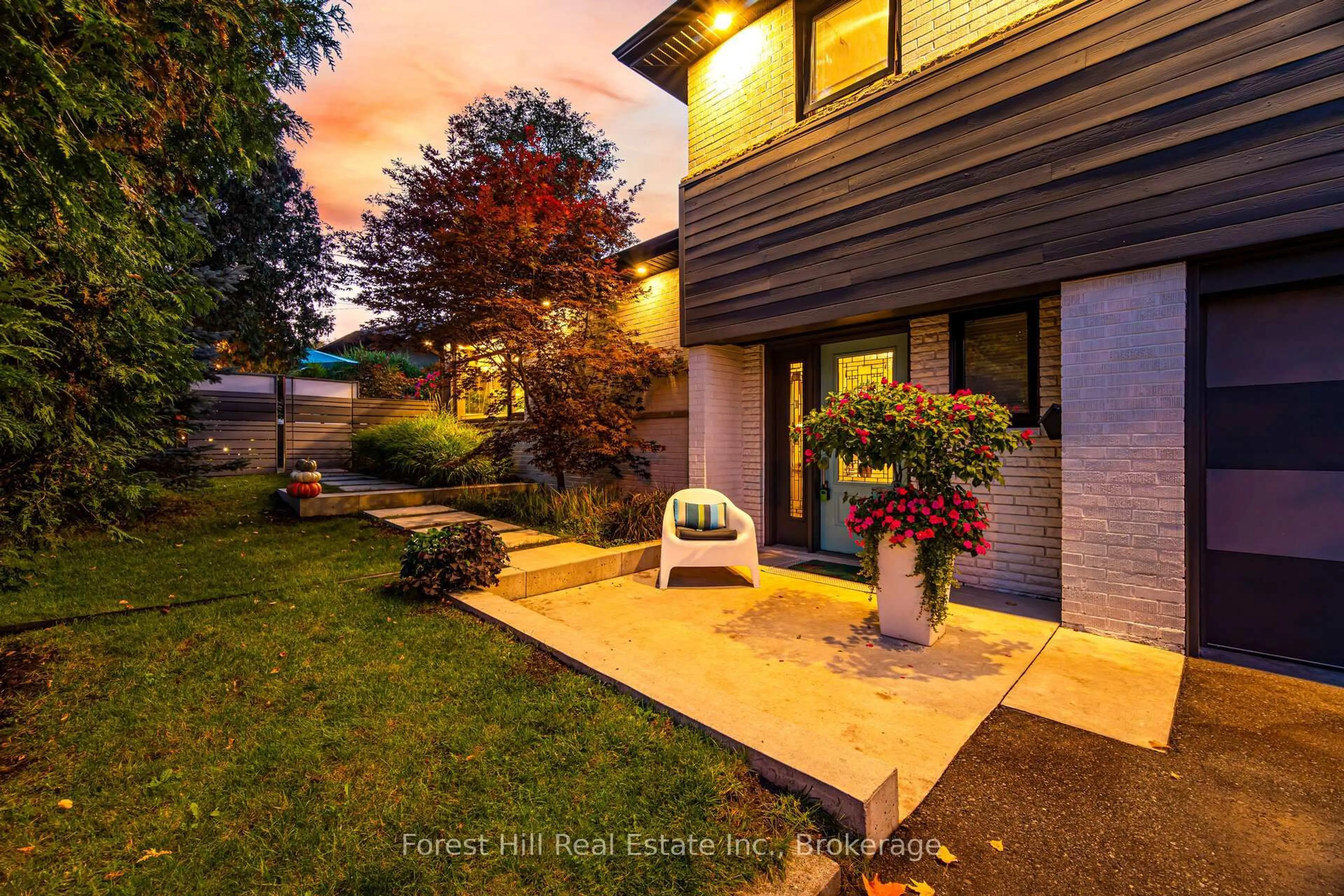 Patio, unknown for 28 Decarie Circ, Toronto Ontario M9B 3H9