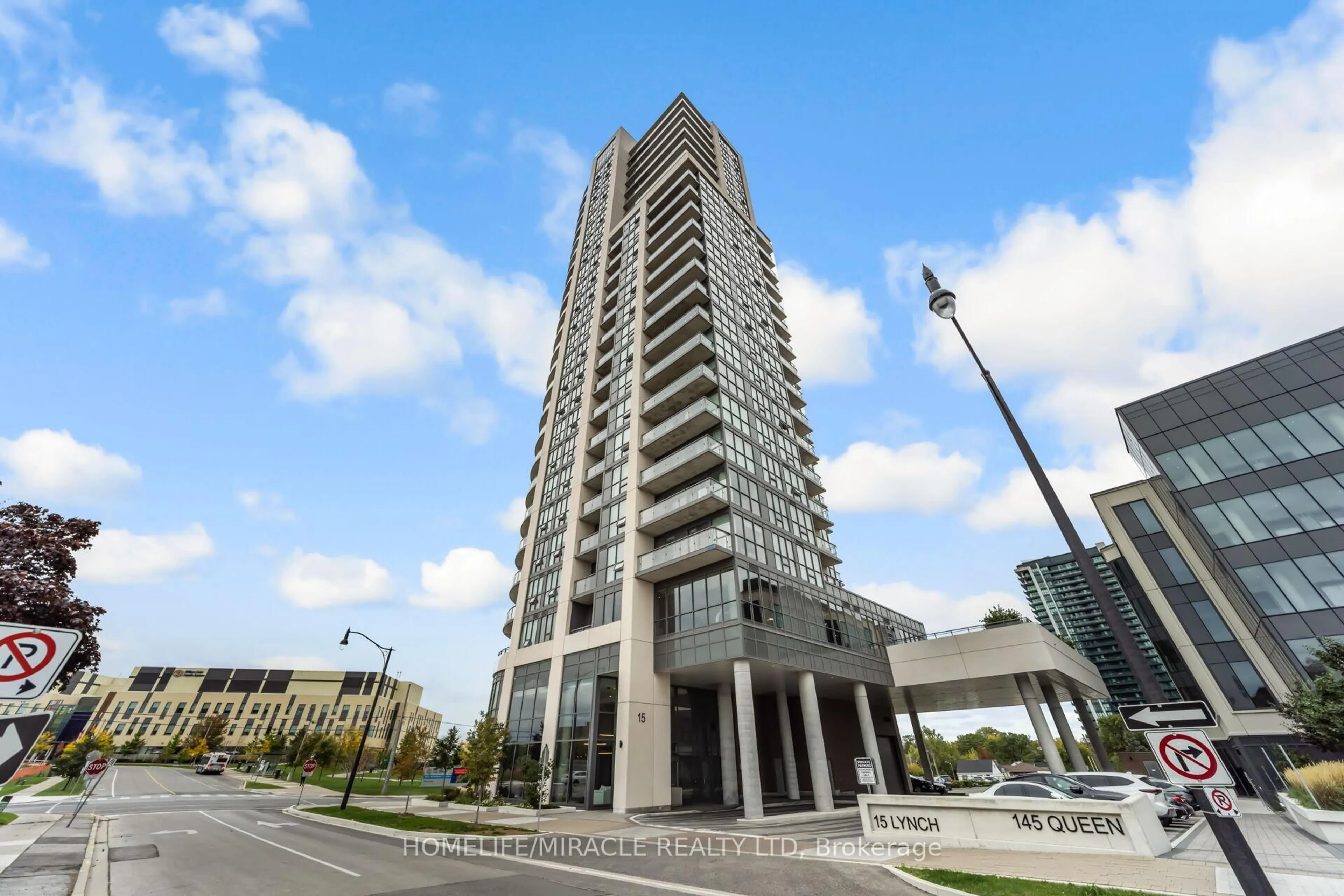 Indoor foyer for 15 Lynch St #505, Brampton Ontario L6W 3X4