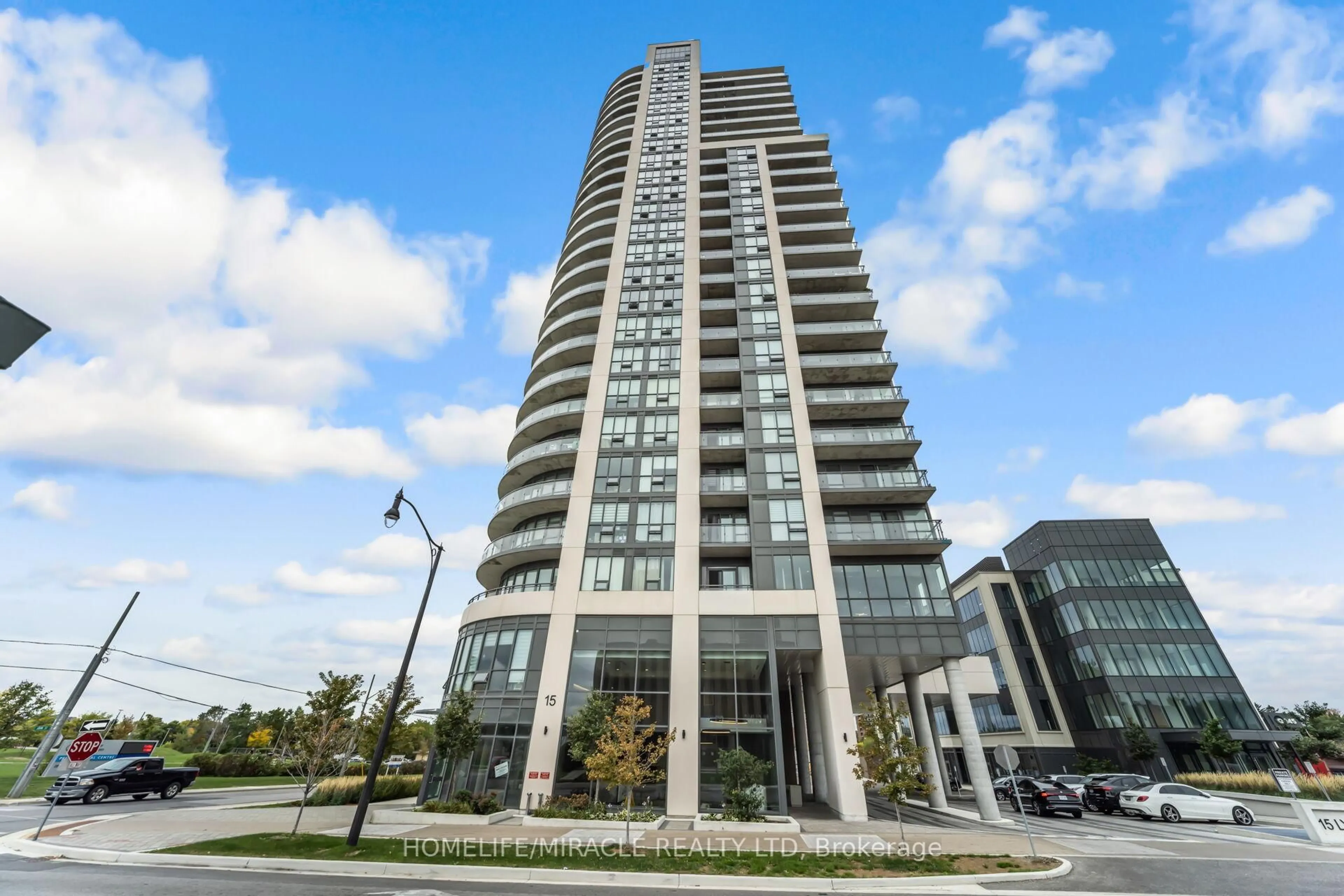 Indoor foyer for 15 Lynch St #505, Brampton Ontario L6W 3X4