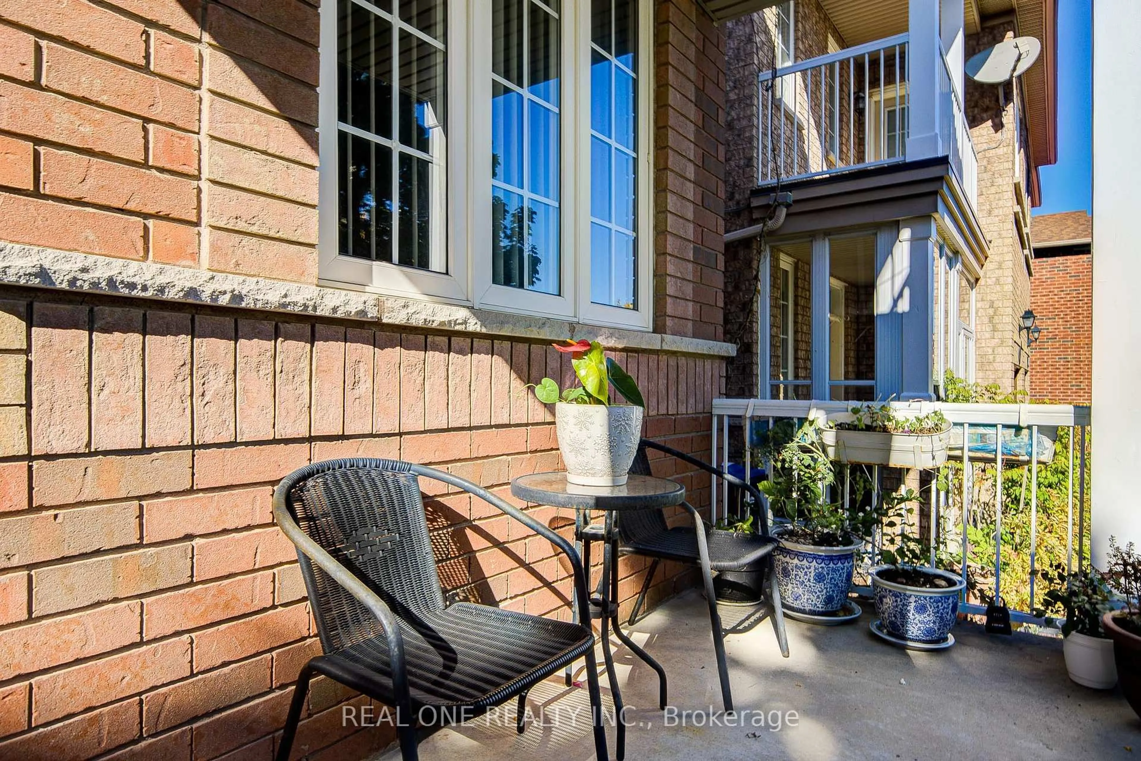 Patio, street for 149 Paris St, Mississauga Ontario L4Z 4H6