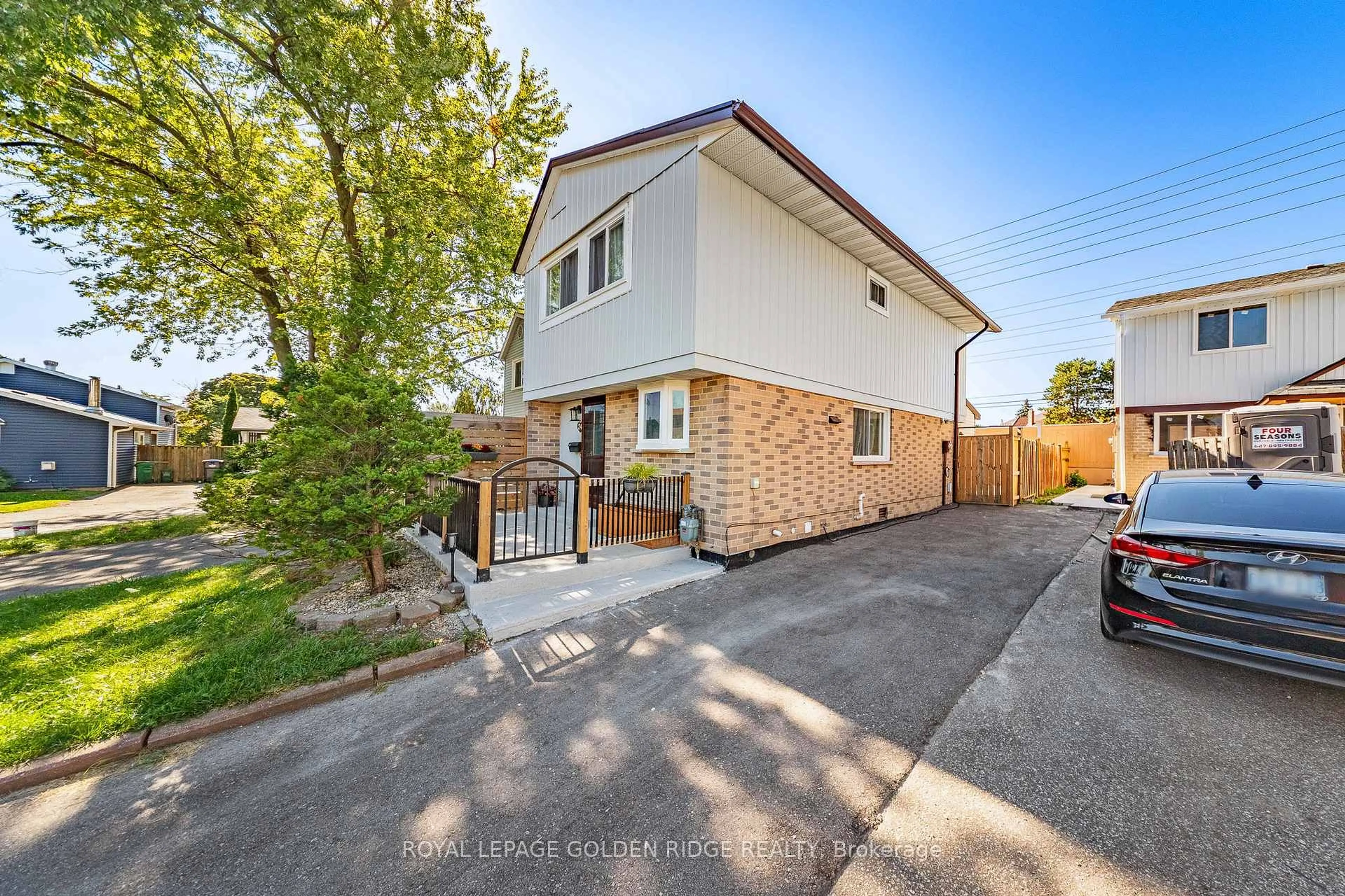 A pic from outside/outdoor area/front of a property/back of a property/a pic from drone, street for 24 Hillbank Tr, Brampton Ontario L6S 1P6