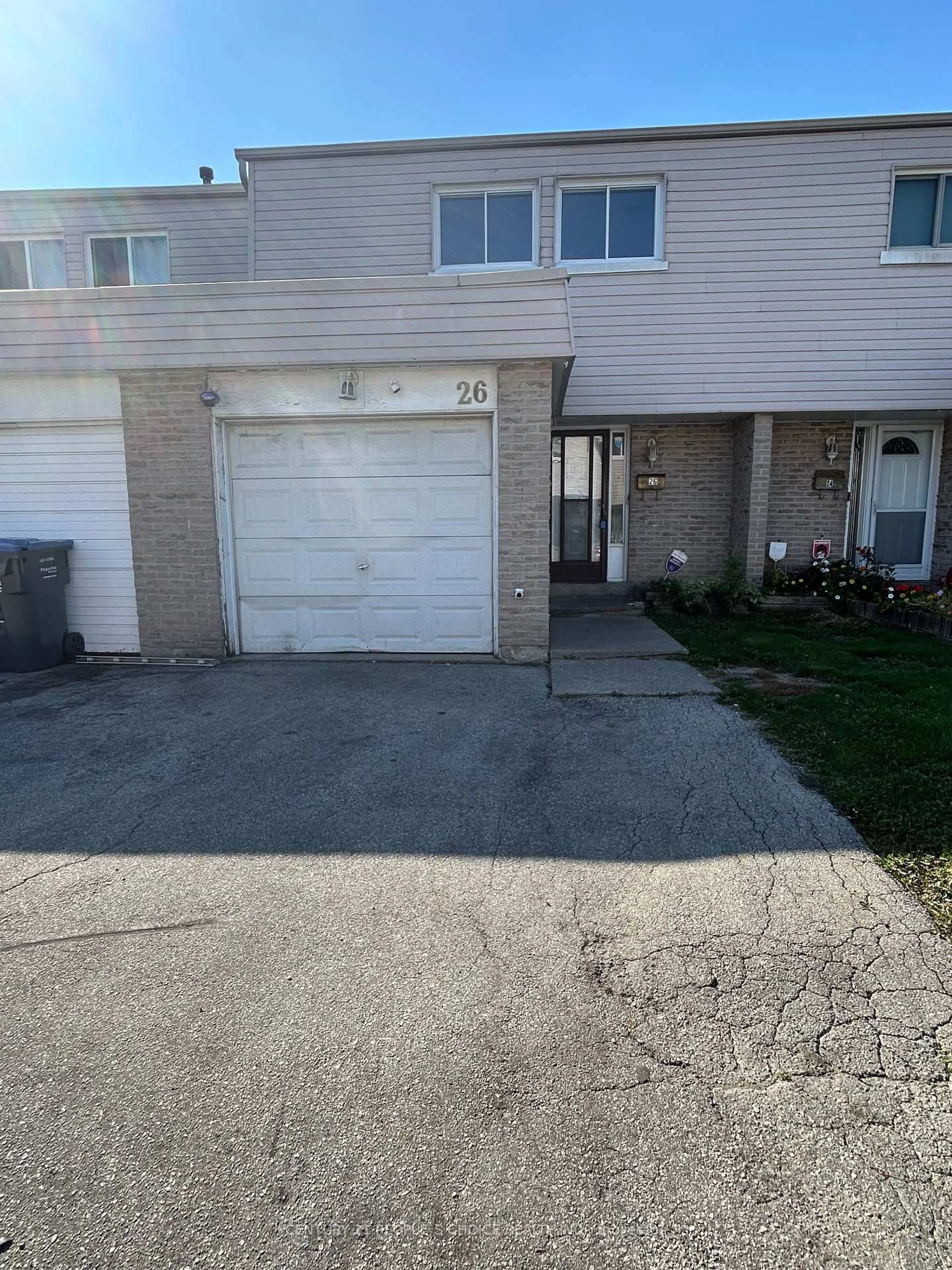 A pic from outside/outdoor area/front of a property/back of a property/a pic from drone, street for 3600 Morning Star Dr #26, Mississauga Ontario L4T 1Y5