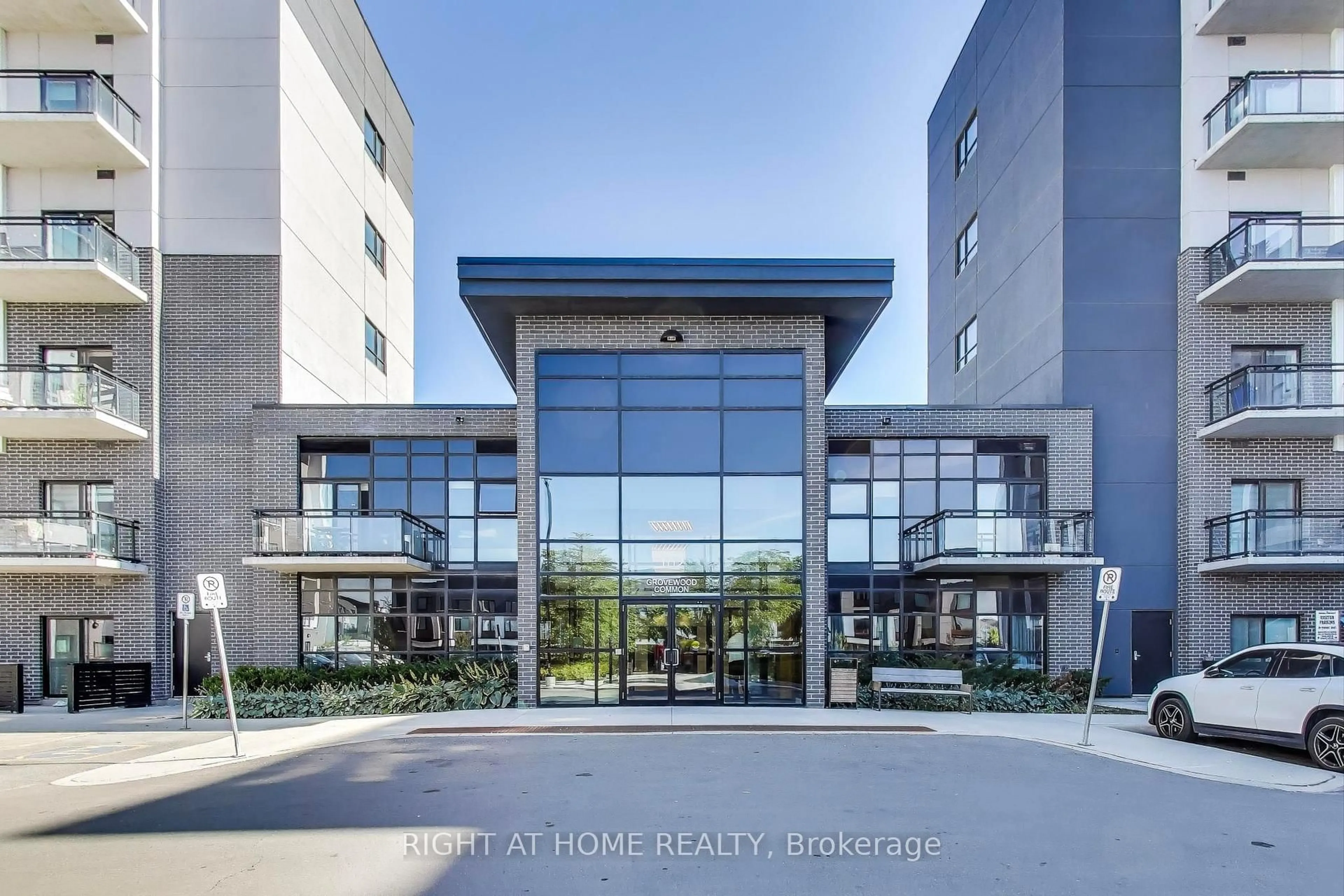 Indoor foyer for 102 Grovewood Common Circ #401, Oakville Ontario L6H 0X2