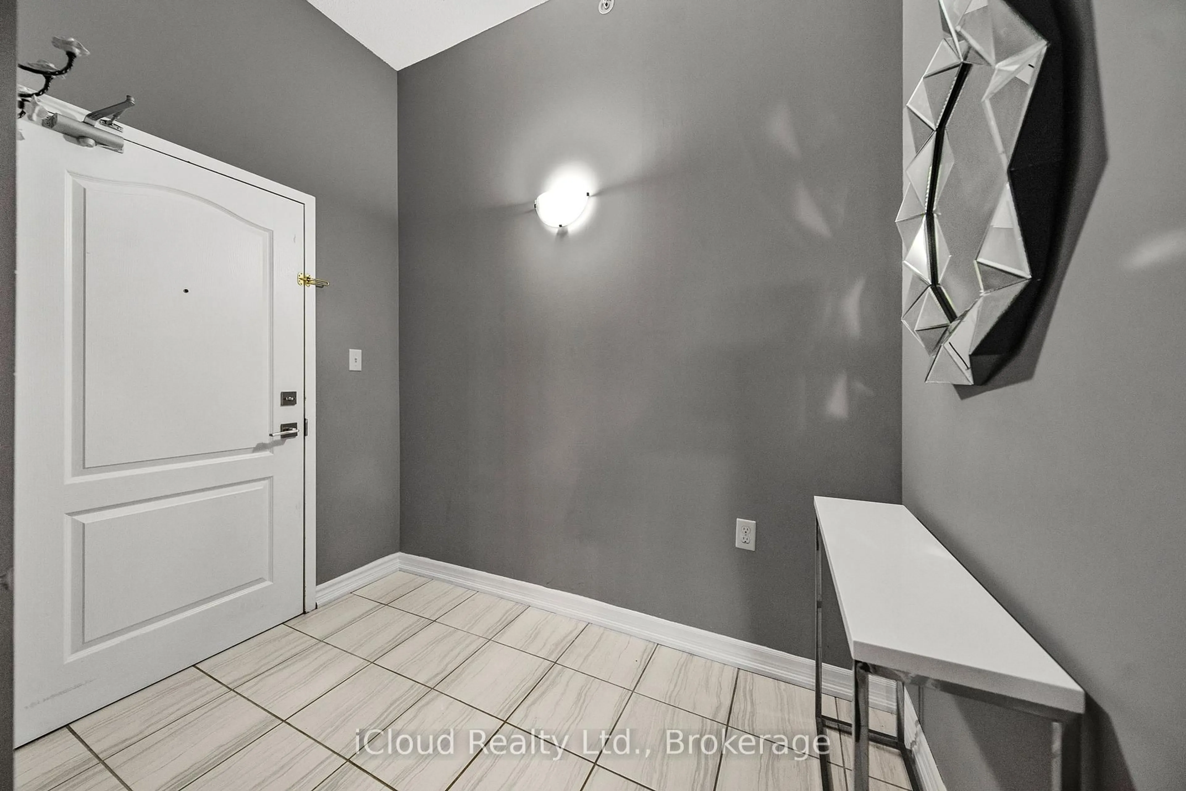 Indoor entryway for 1440 Main St #411, Milton Ontario L9T 8W3
