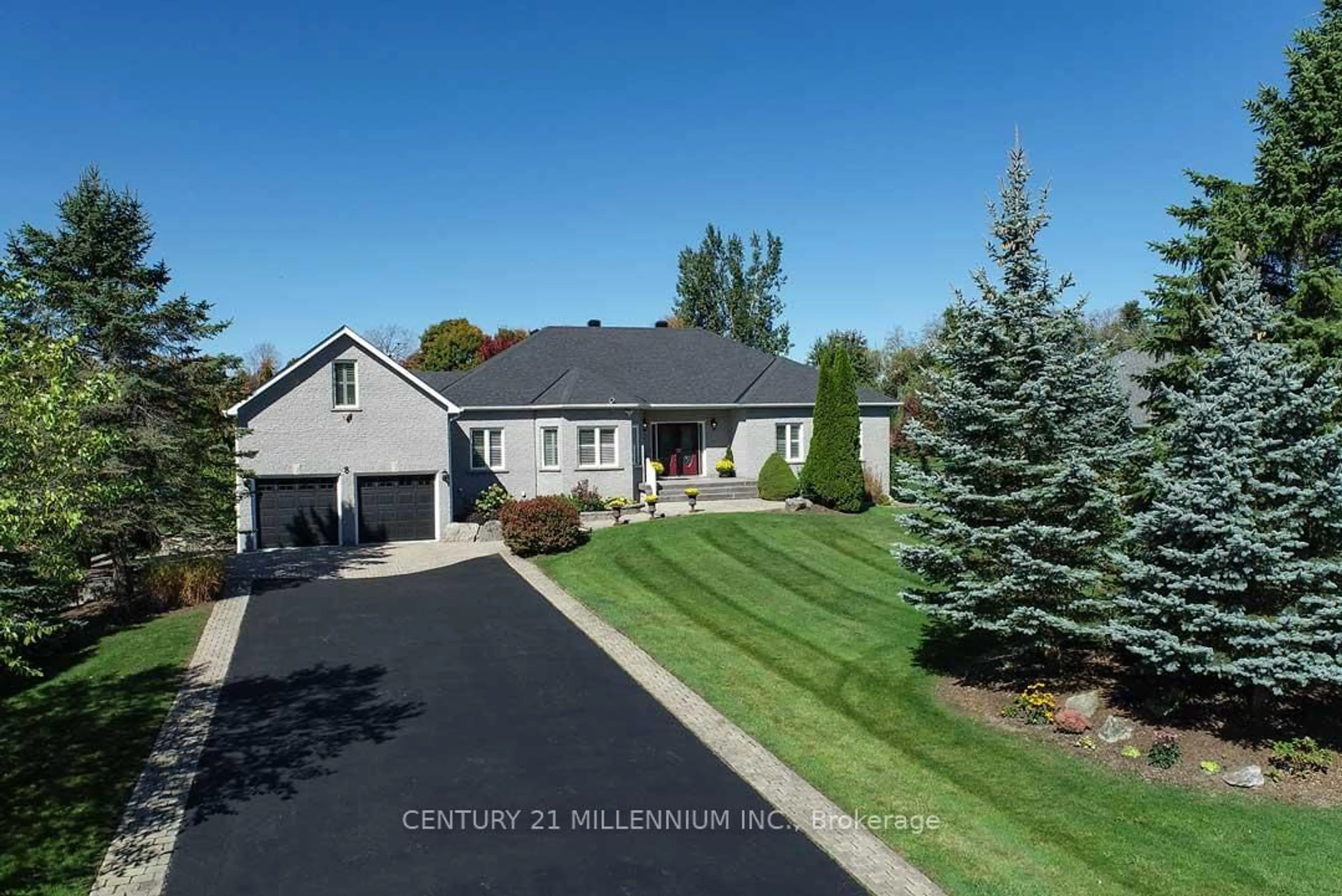 A pic from outside/outdoor area/front of a property/back of a property/a pic from drone, street for 8 Castlewood Crt, Caledon Ontario L7K 0C1