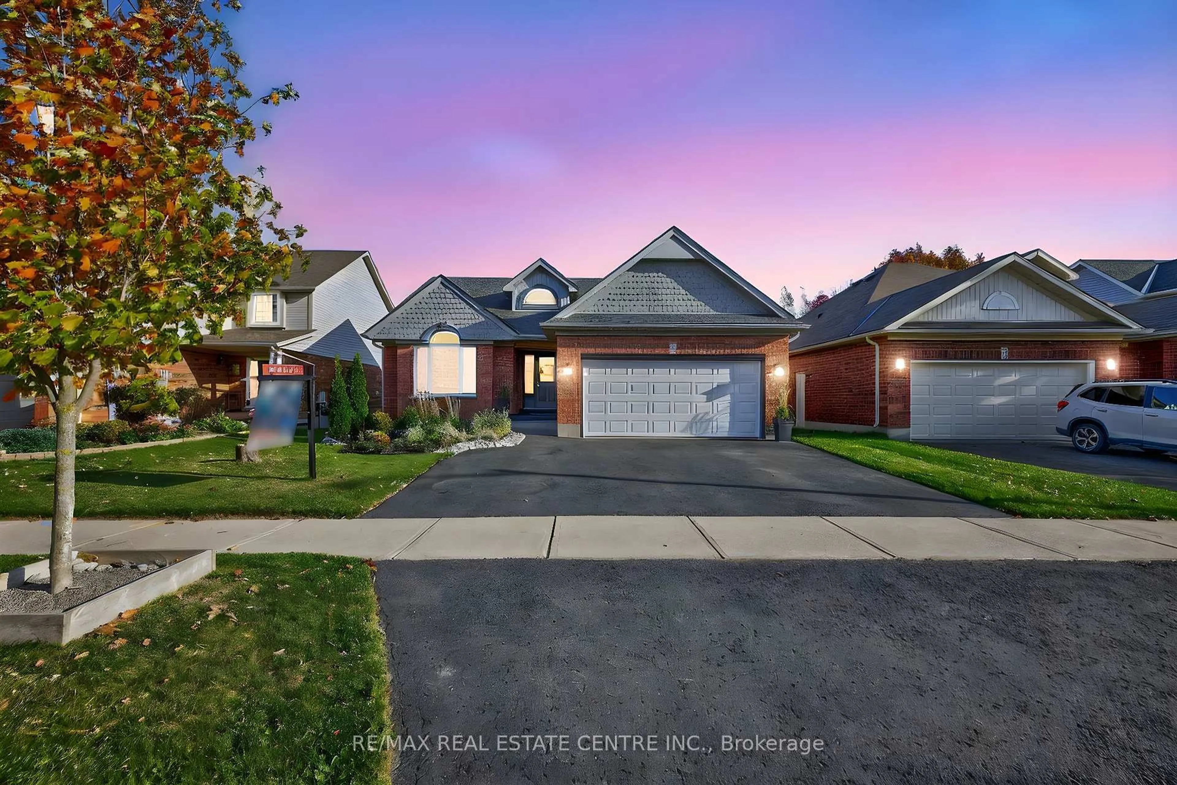 A pic from outside/outdoor area/front of a property/back of a property/a pic from drone, street for 103 Hunter Rd, Orangeville Ontario L9W 5C2