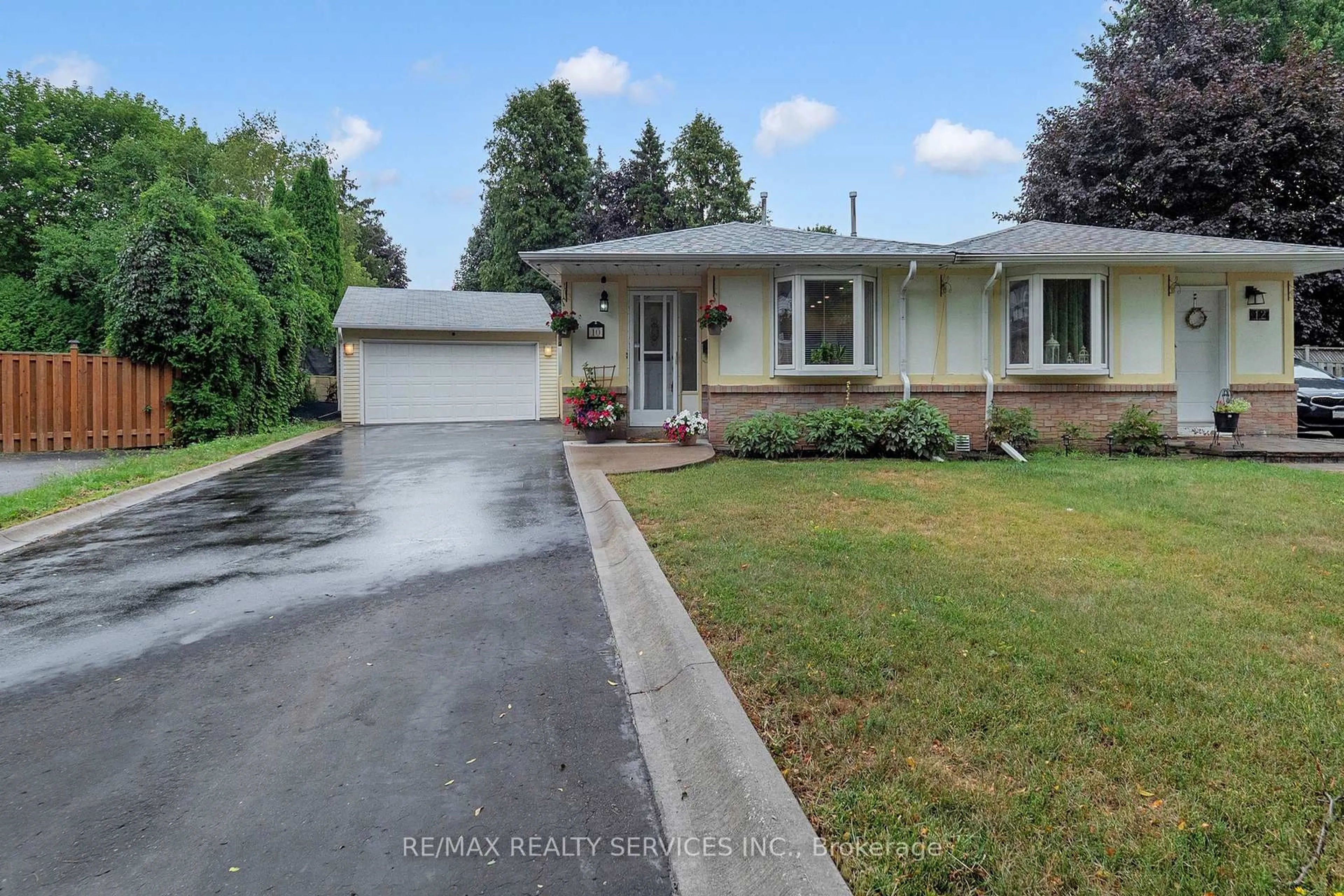 A pic from outside/outdoor area/front of a property/back of a property/a pic from drone, street for 10 Minton Pl, Brampton Ontario L6S 2S7