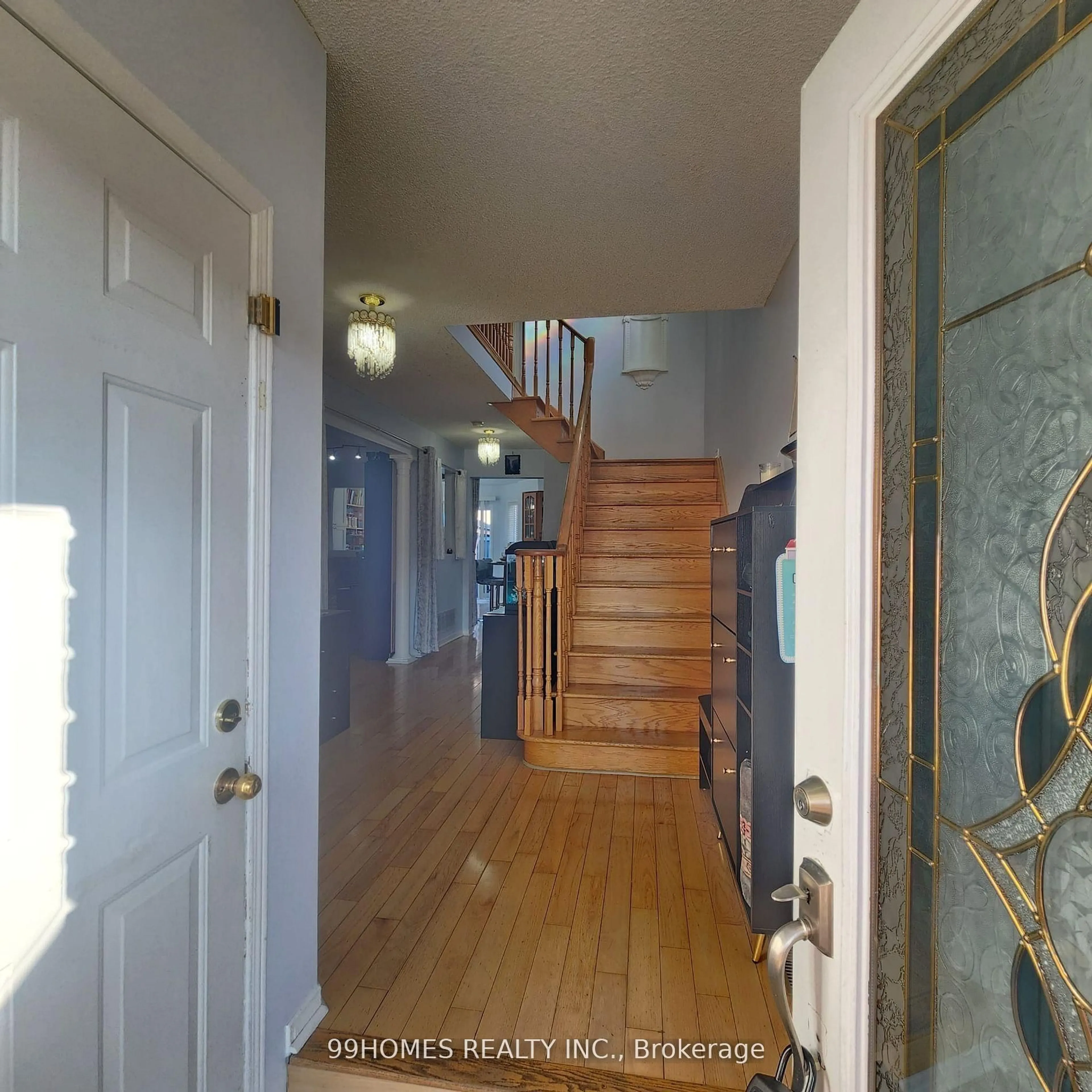 Indoor entryway for 49 Olympia Cres, Brampton Ontario L6X 4W2