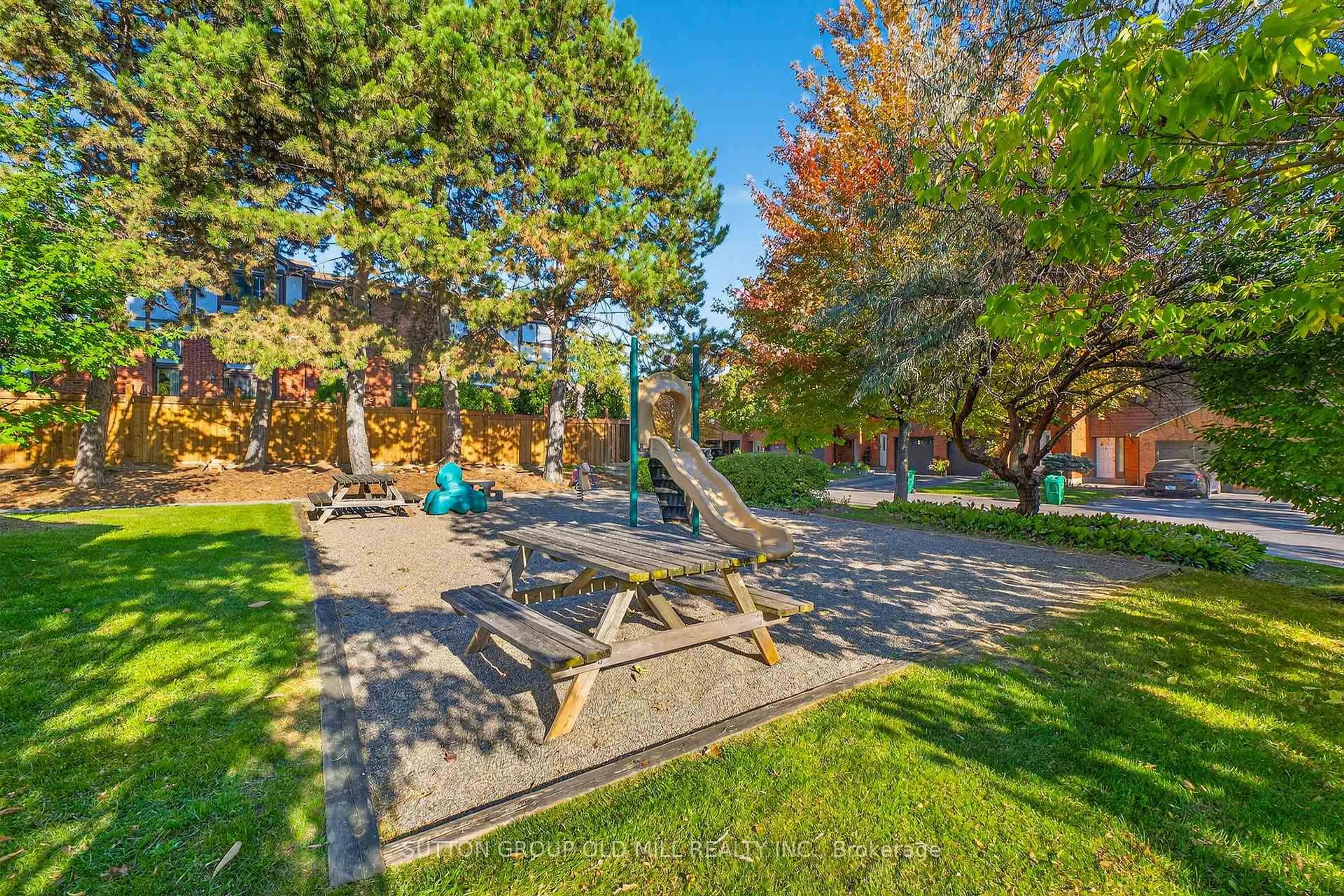 Patio, unknown for 4230 Fieldgate Dr #31, Mississauga Ontario L4W 2M5
