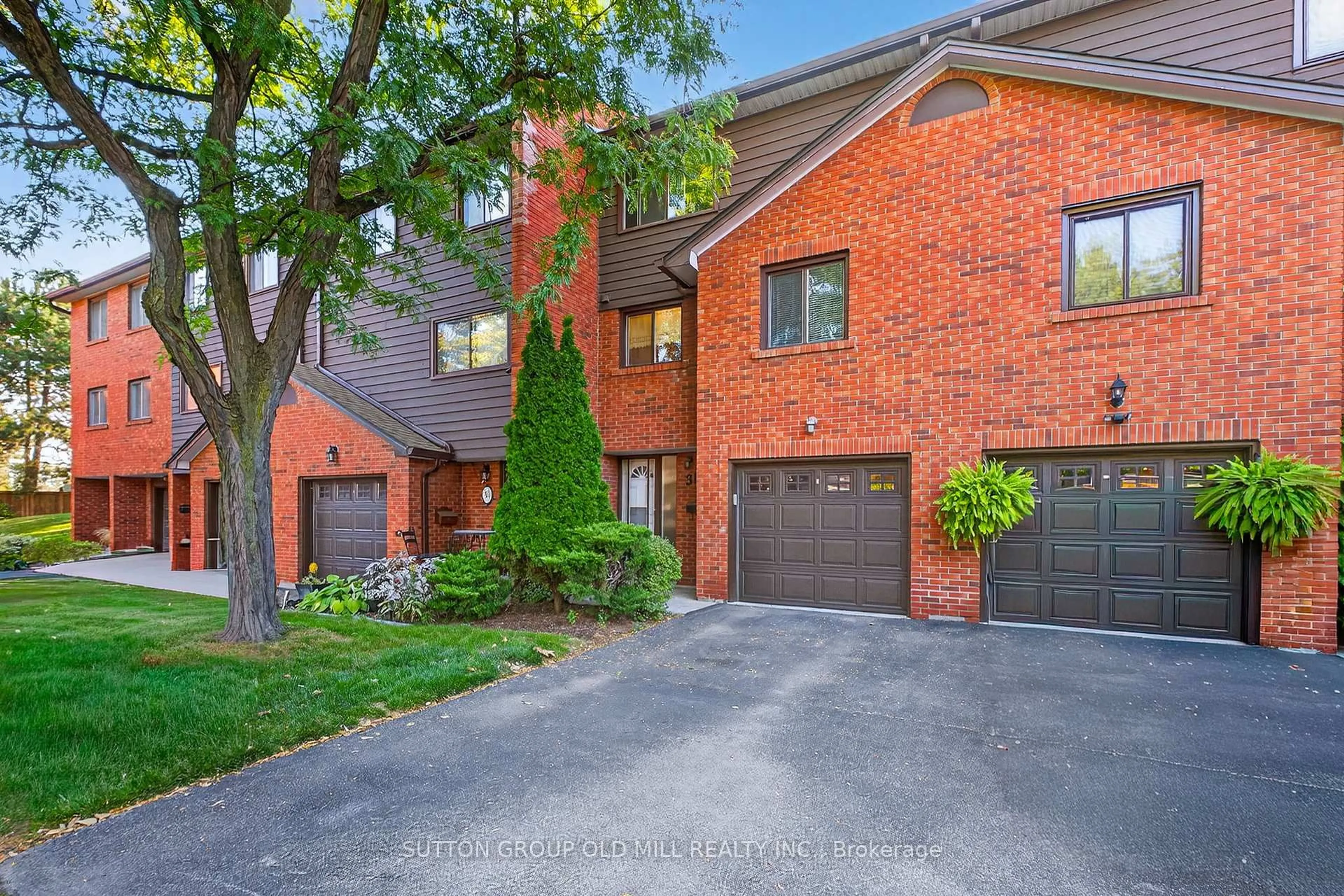 Home with brick exterior material, street for 4230 Fieldgate Dr #31, Mississauga Ontario L4W 2M5