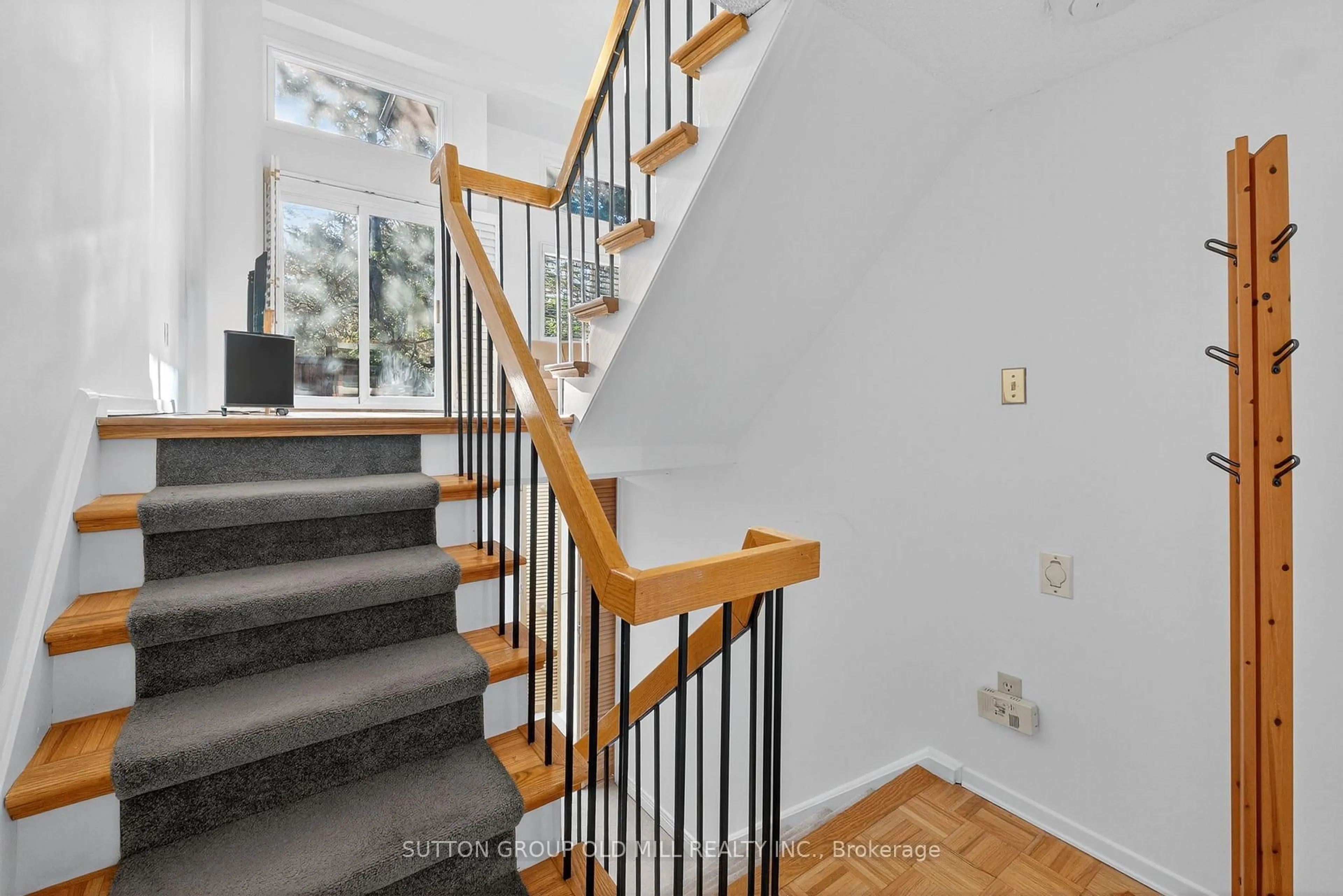 Stairs for 4230 Fieldgate Dr #31, Mississauga Ontario L4W 2M5