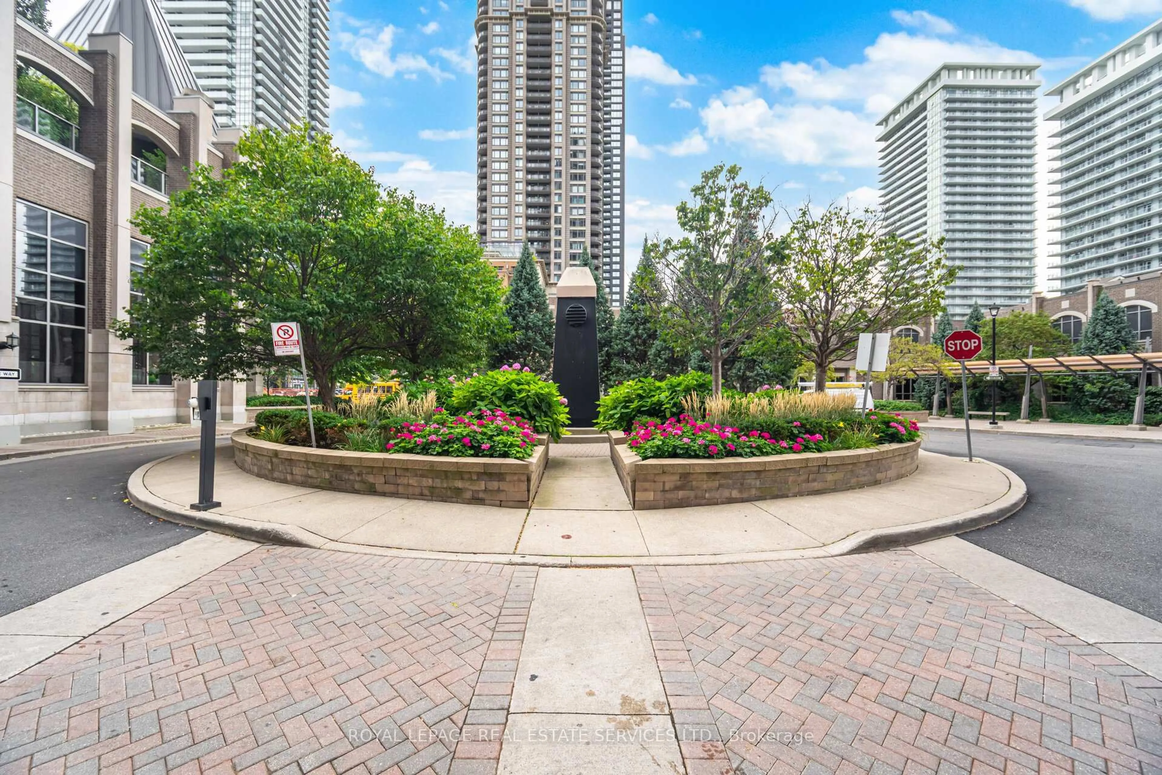 Patio, unknown for 388 Prince of Wales Dr #2807, Mississauga Ontario L5B 0A1