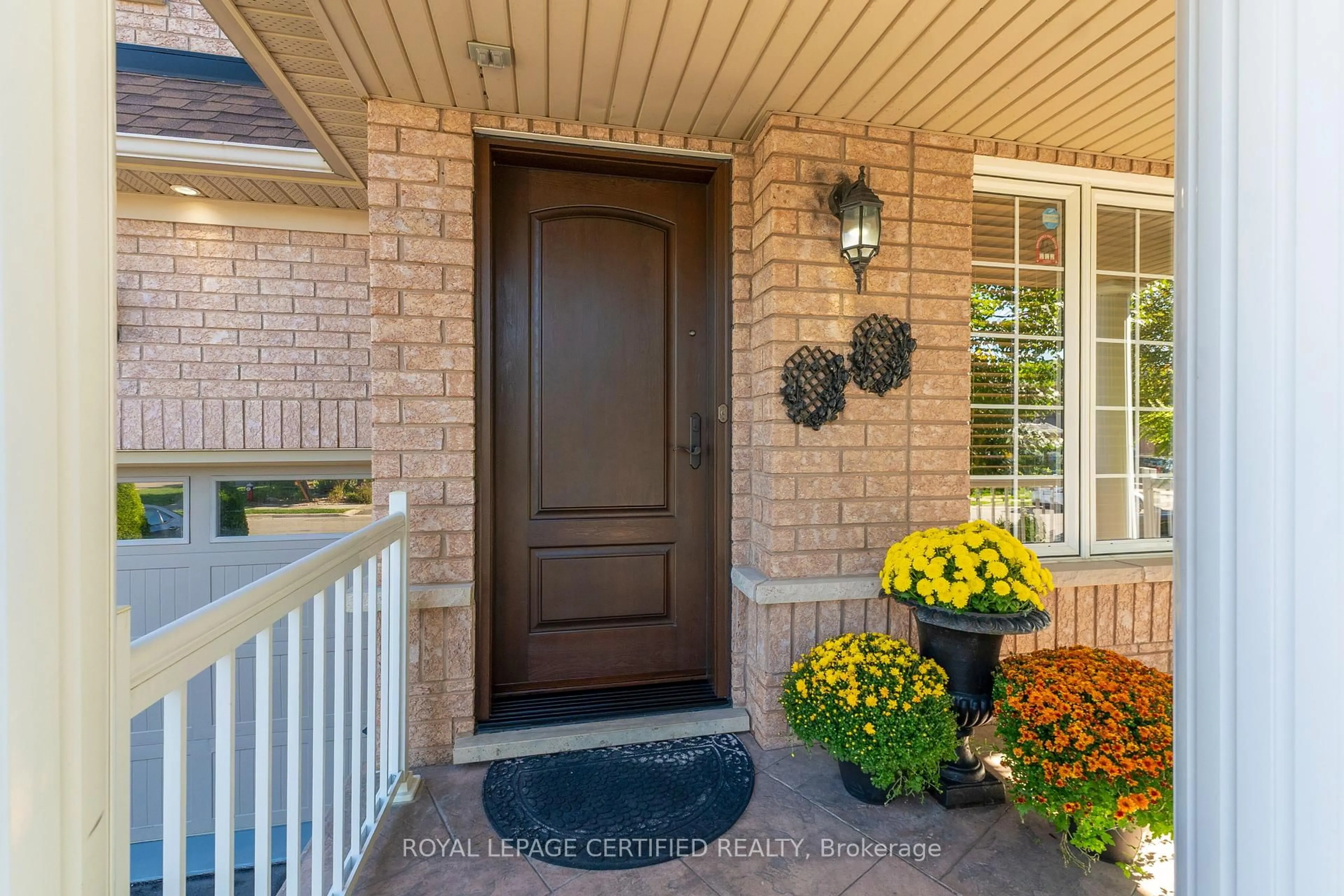 Indoor entryway for 43 Heatherdale Dr, Brampton Ontario L7A 2H4