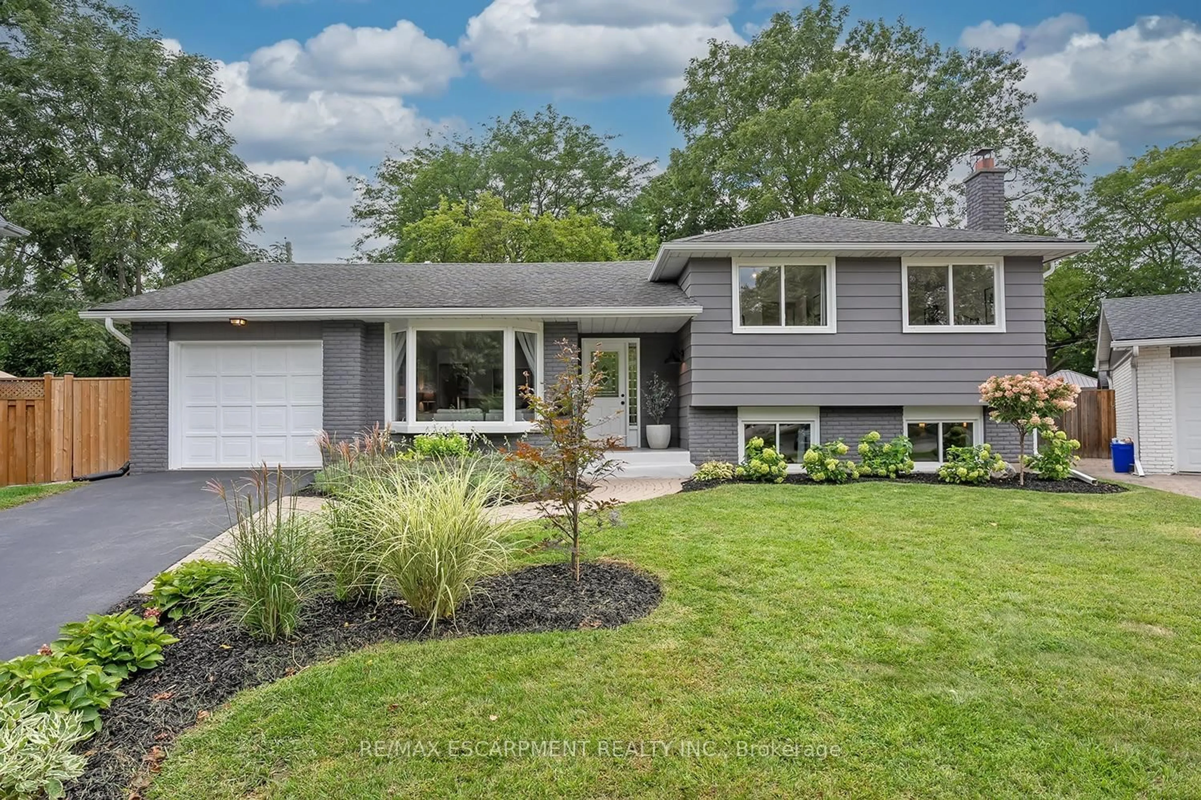 Home with vinyl exterior material, street for 406 Oakwood Dr, Burlington Ontario L7N 1X2