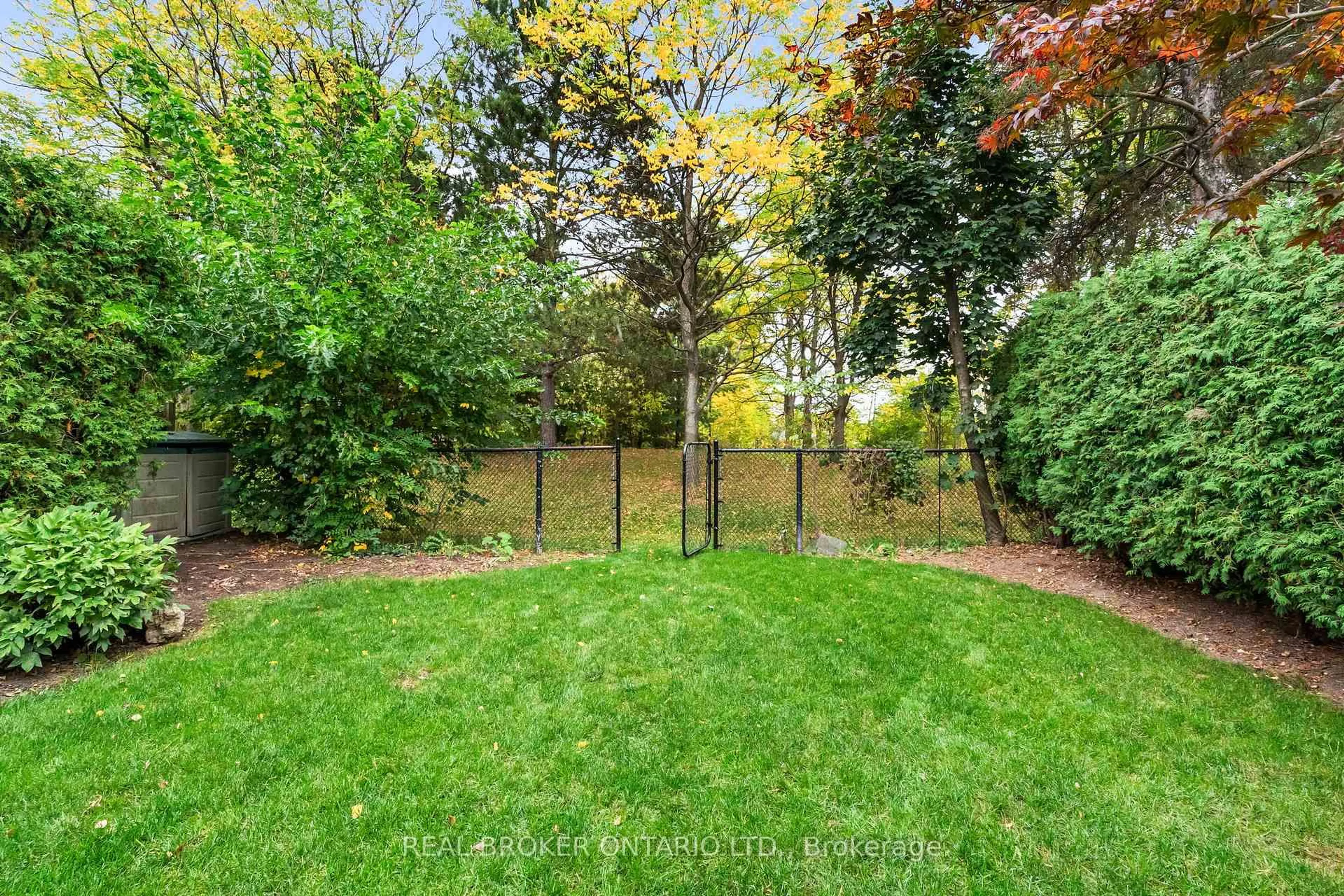 Patio, forest/trees view for 782 Laurier Ave, Milton Ontario L9T 4H1