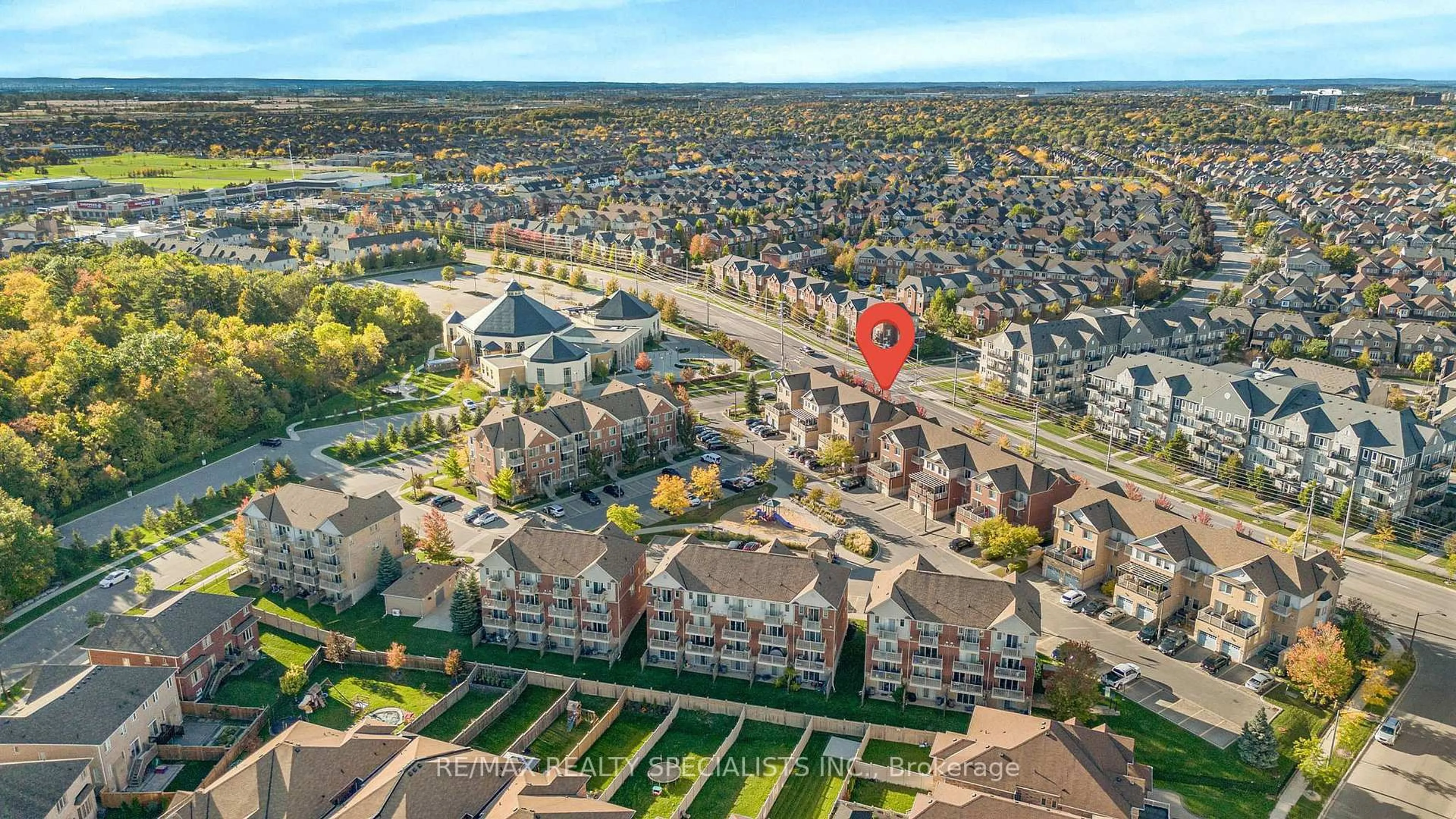 A pic from outside/outdoor area/front of a property/back of a property/a pic from drone, city buildings view from balcony for 3100 Thomas St #1, Mississauga Ontario L5M 0T2