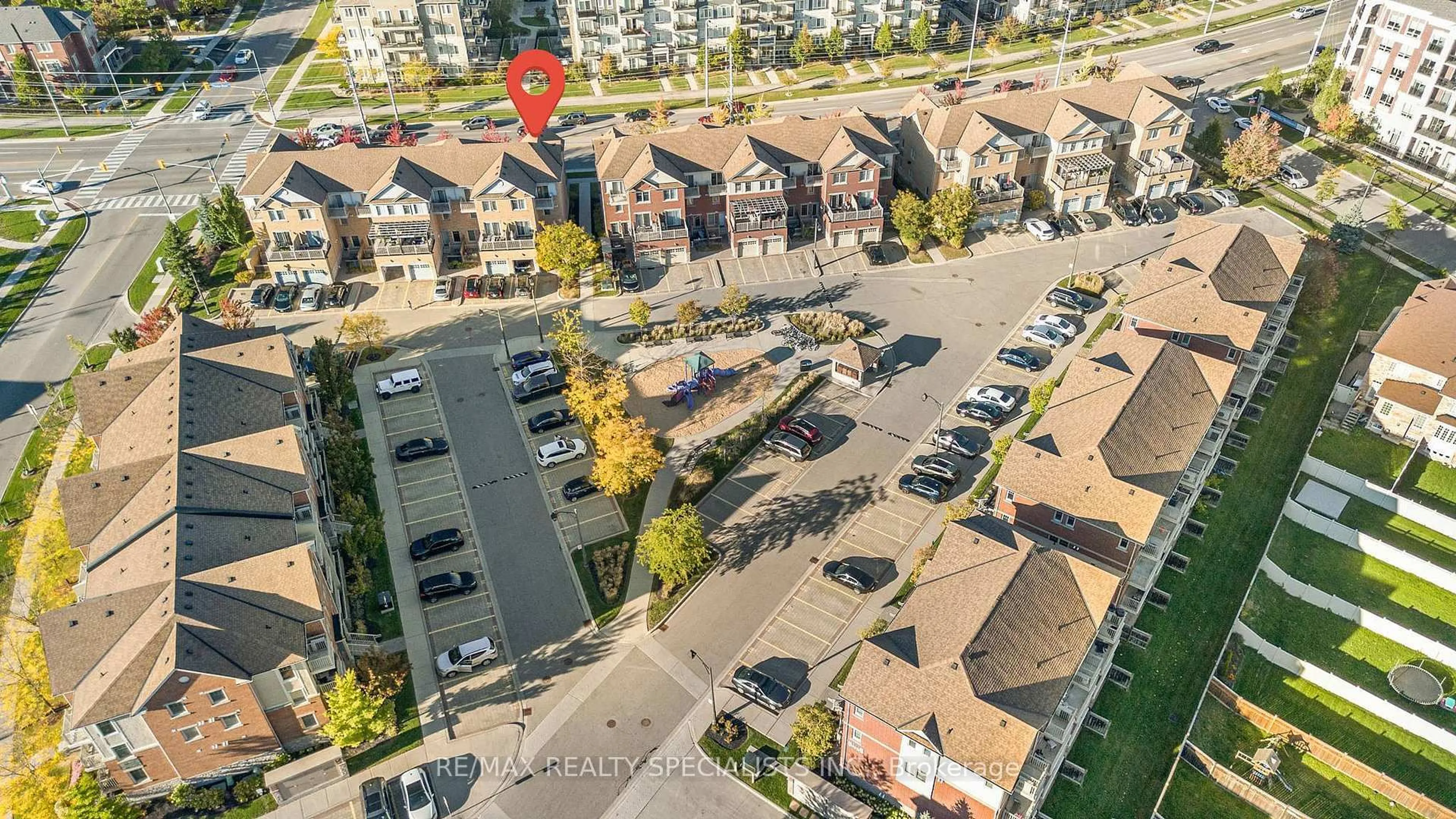 A pic from outside/outdoor area/front of a property/back of a property/a pic from drone, city buildings view from balcony for 3100 Thomas St #1, Mississauga Ontario L5M 0T2
