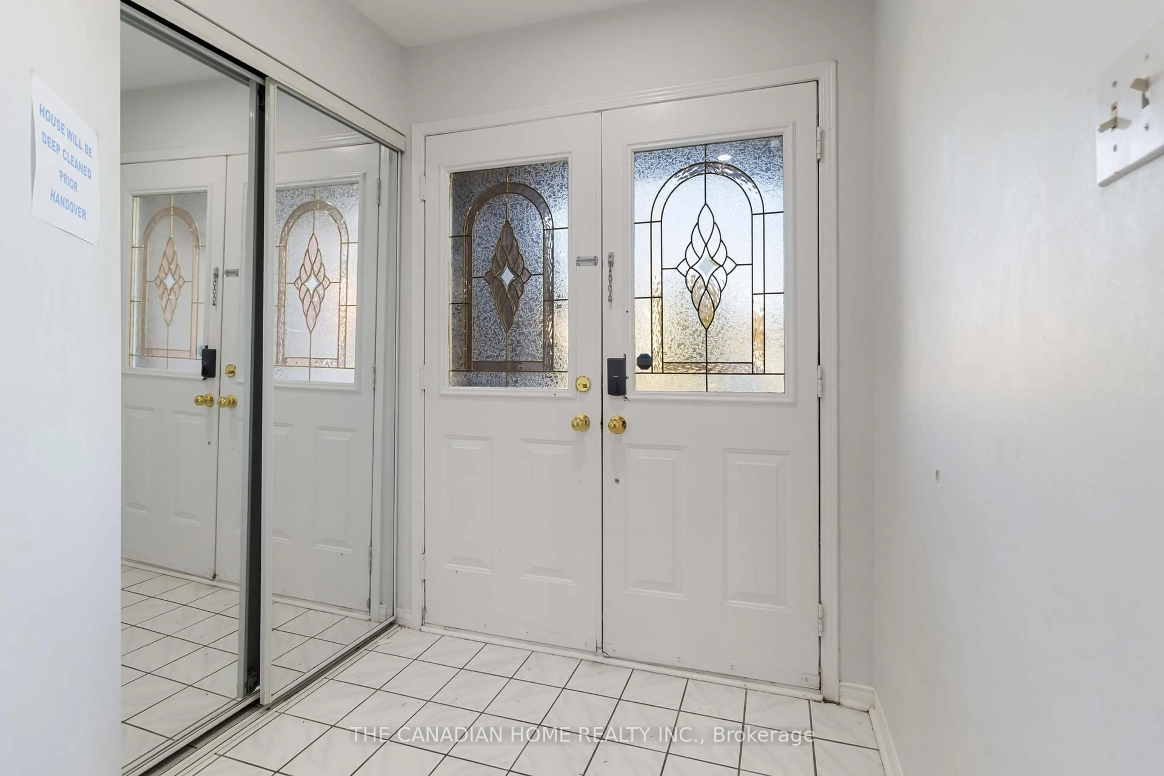 Indoor entryway for 1 Kenwood Dr, Brampton Ontario L6X 4P5