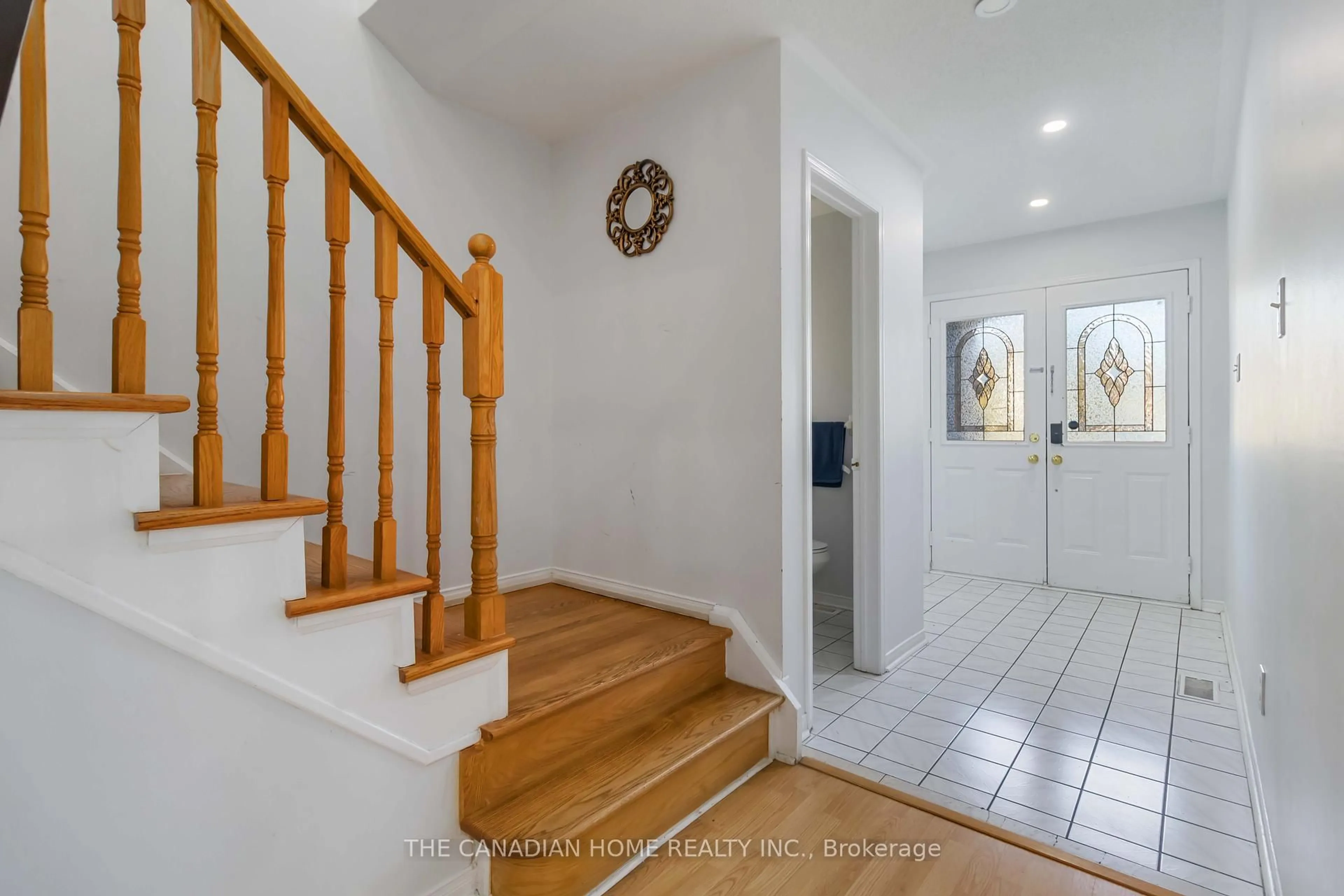 Indoor entryway for 1 Kenwood Dr, Brampton Ontario L6X 4P5