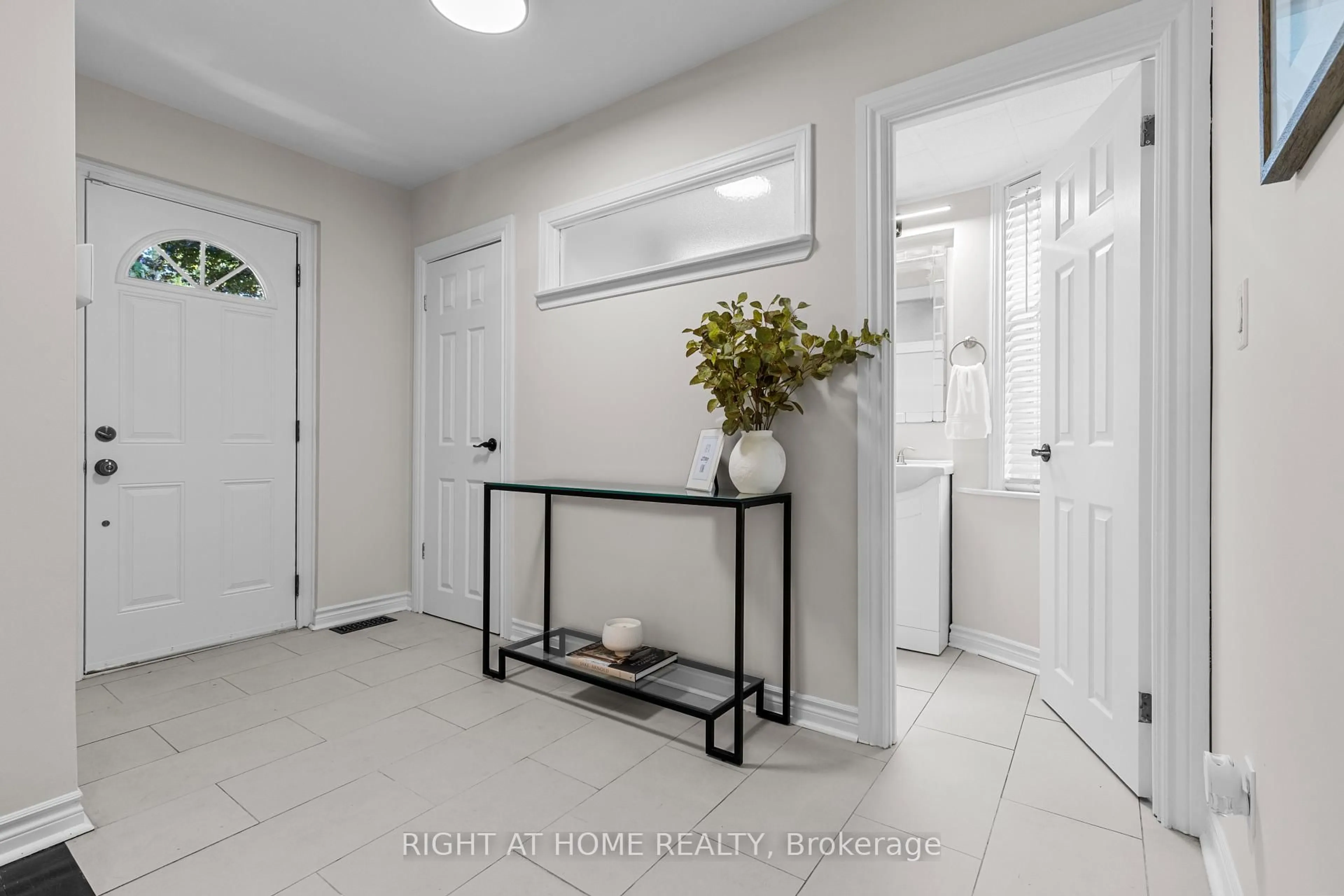 Indoor entryway for 10 Haliburton Ave, Toronto Ontario M9B 4Y2