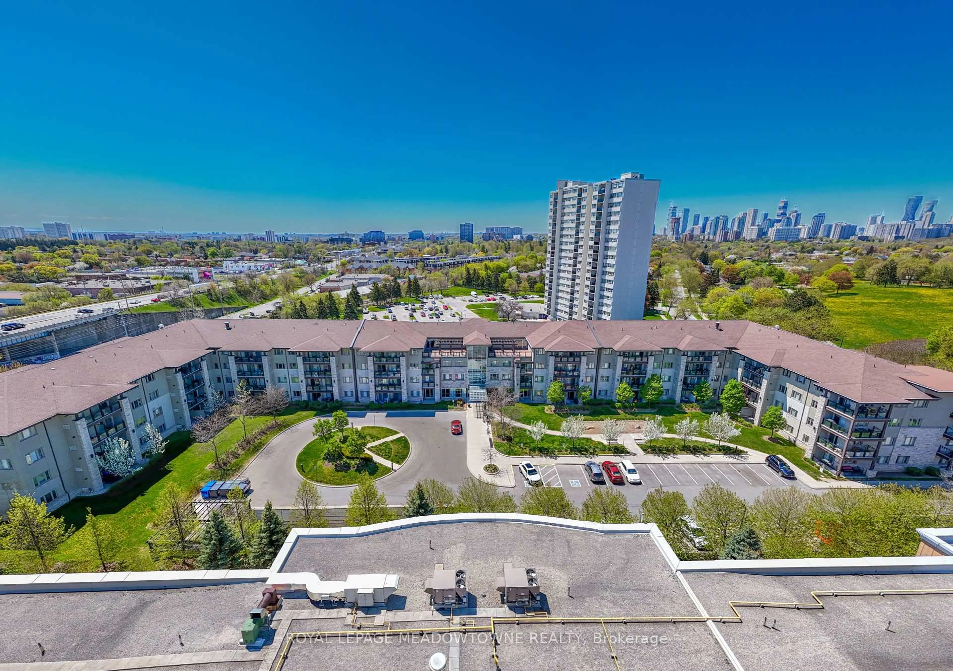 A pic from outside/outdoor area/front of a property/back of a property/a pic from drone, city buildings view from balcony for 570 Lolita Gdns #125, Mississauga Ontario L5A 0A1