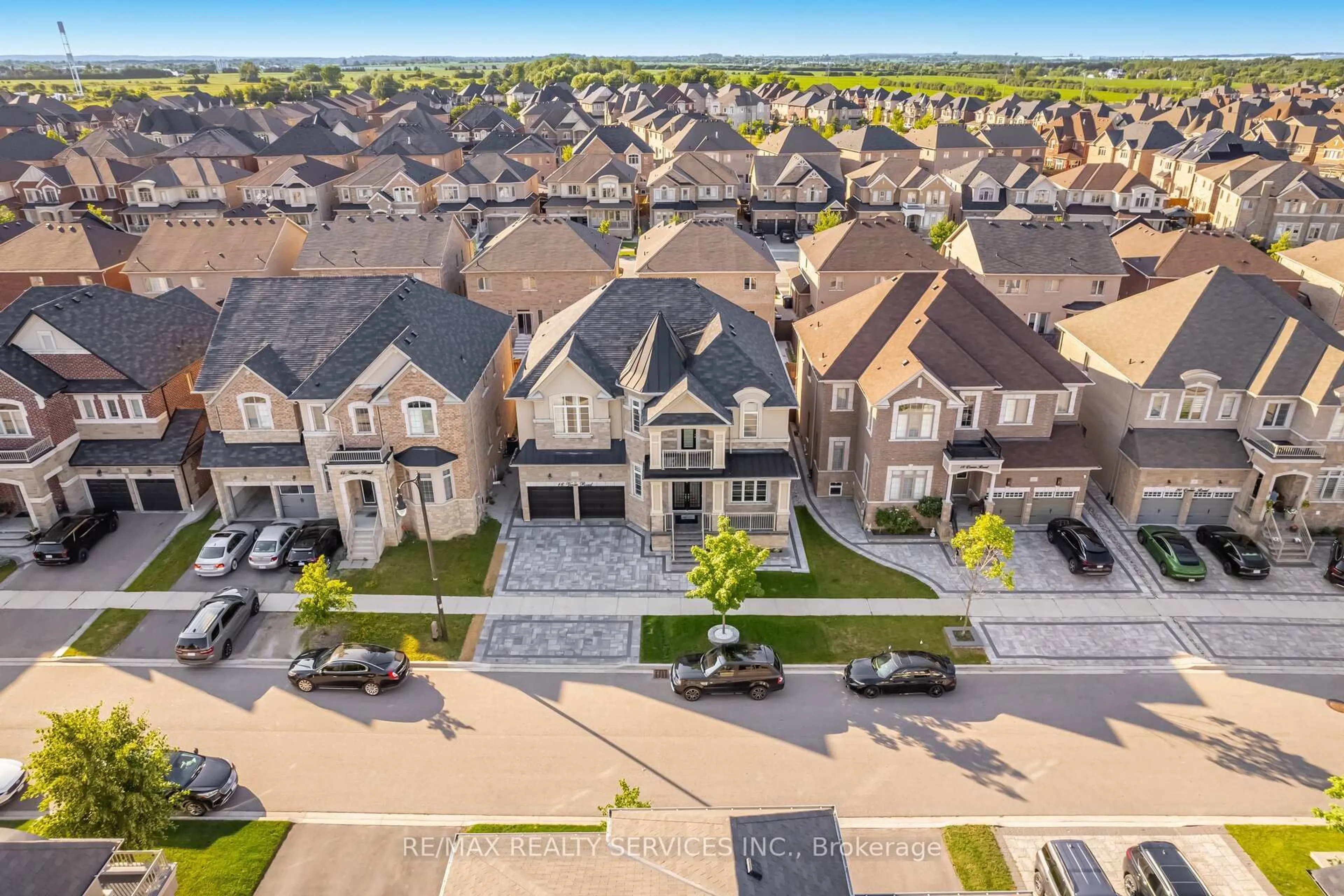 A pic from outside/outdoor area/front of a property/back of a property/a pic from drone, street for 16 Venue Rd, Brampton Ontario L6P 4E5