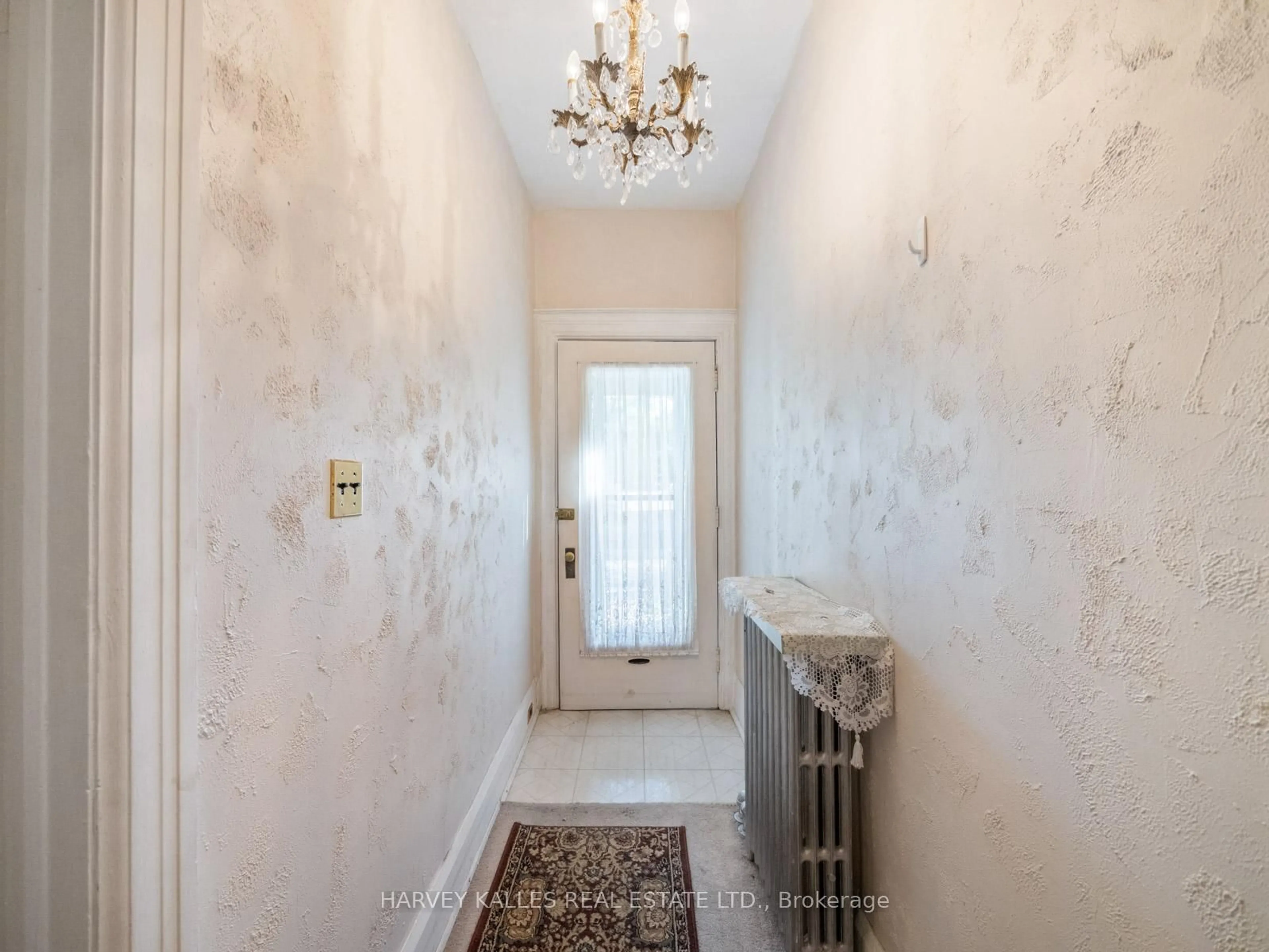 Indoor entryway for 132 Close Ave, Toronto Ontario M6K 2V5