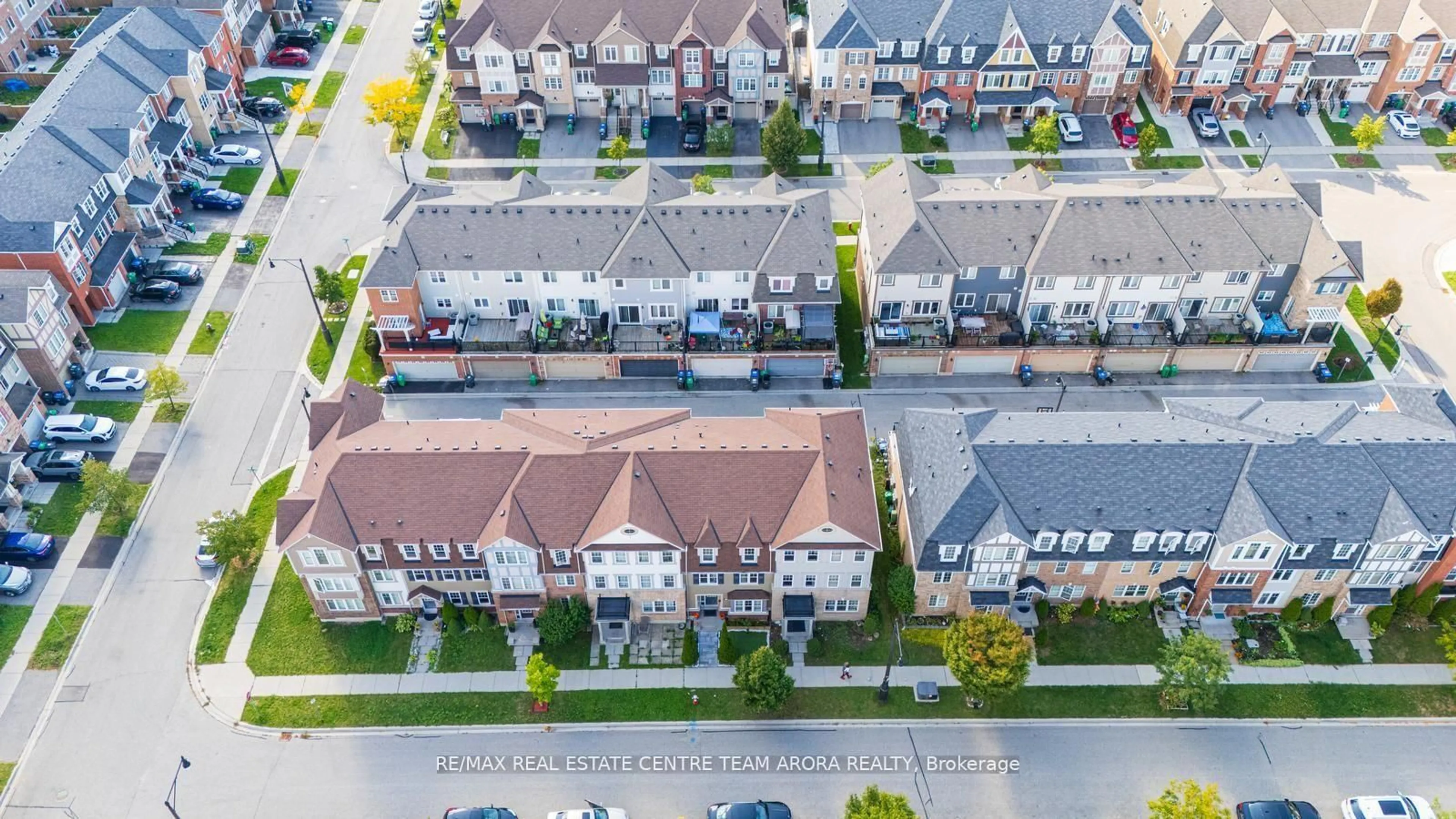 A pic from outside/outdoor area/front of a property/back of a property/a pic from drone, street for 14 Crossbill Rd, Brampton Ontario L7A 3Z5