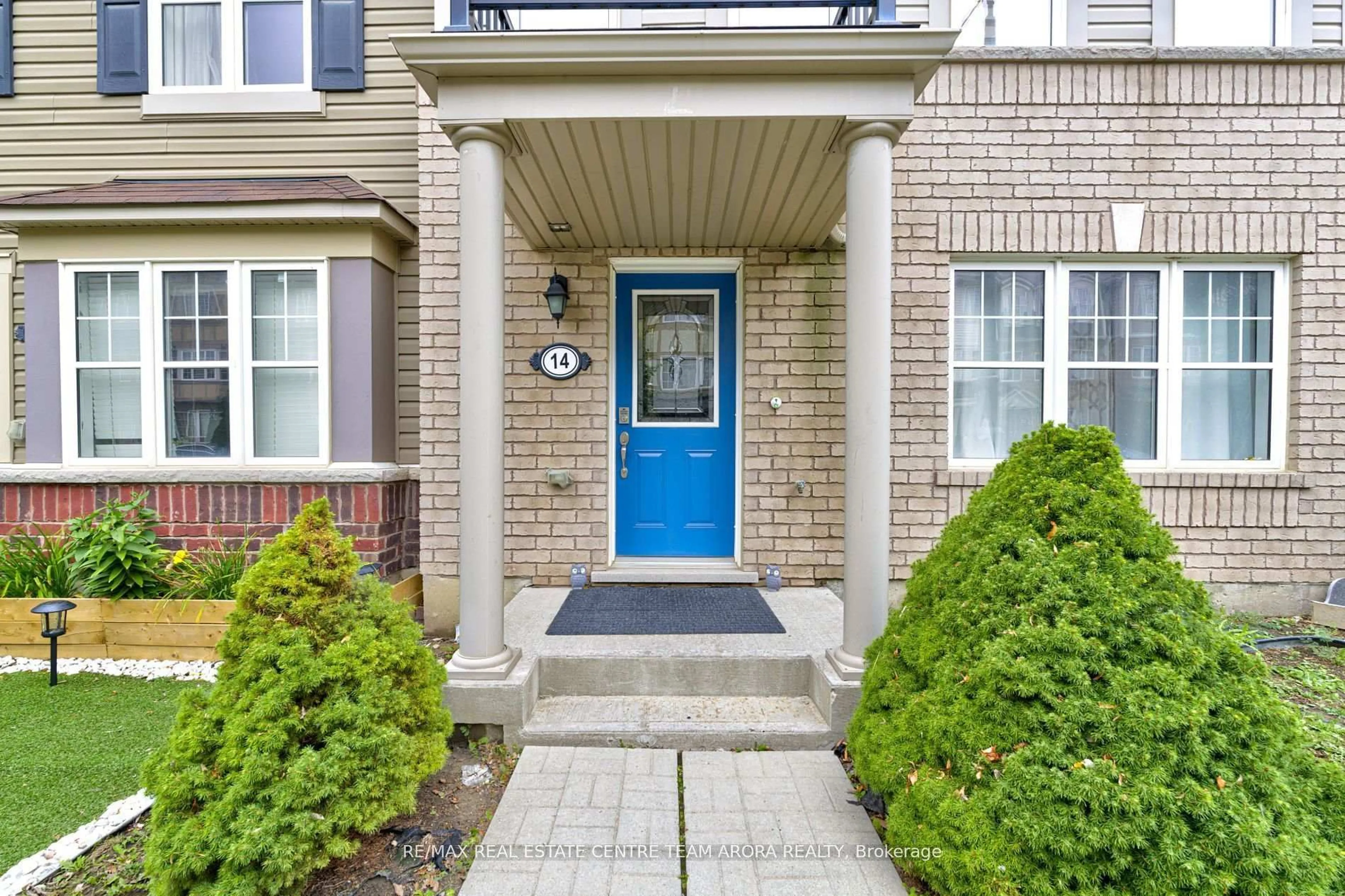 Indoor entryway for 14 Crossbill Rd, Brampton Ontario L7A 3Z5