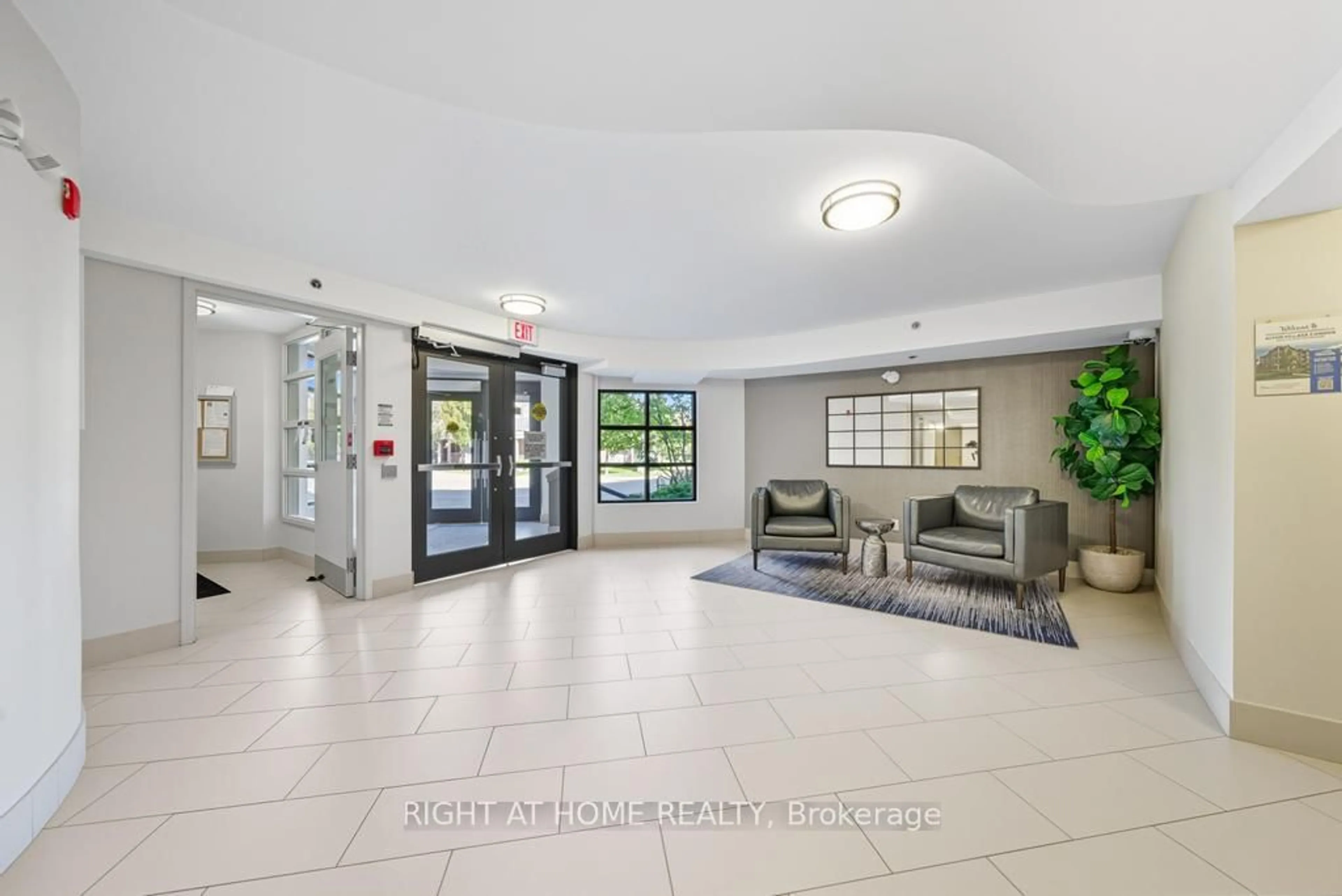 Indoor foyer for 3070 Rotary Way #121, Burlington Ontario L7M 0H1