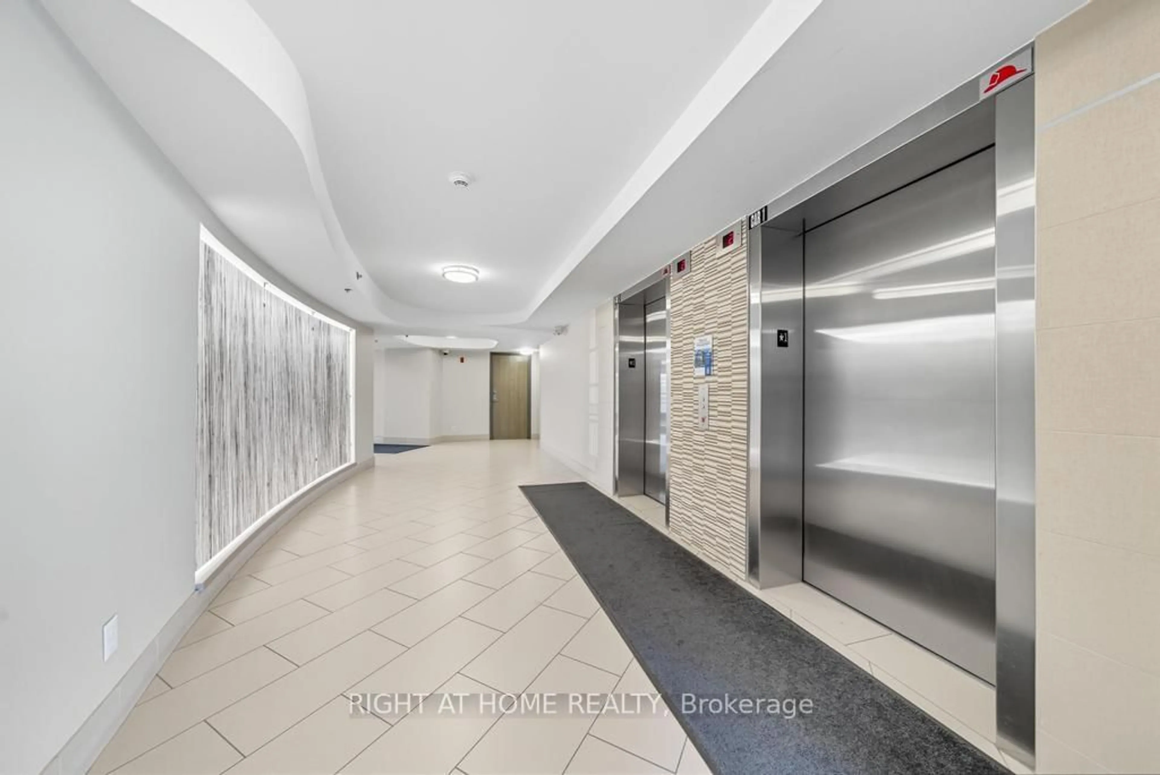 Indoor foyer for 3070 Rotary Way #121, Burlington Ontario L7M 0H1