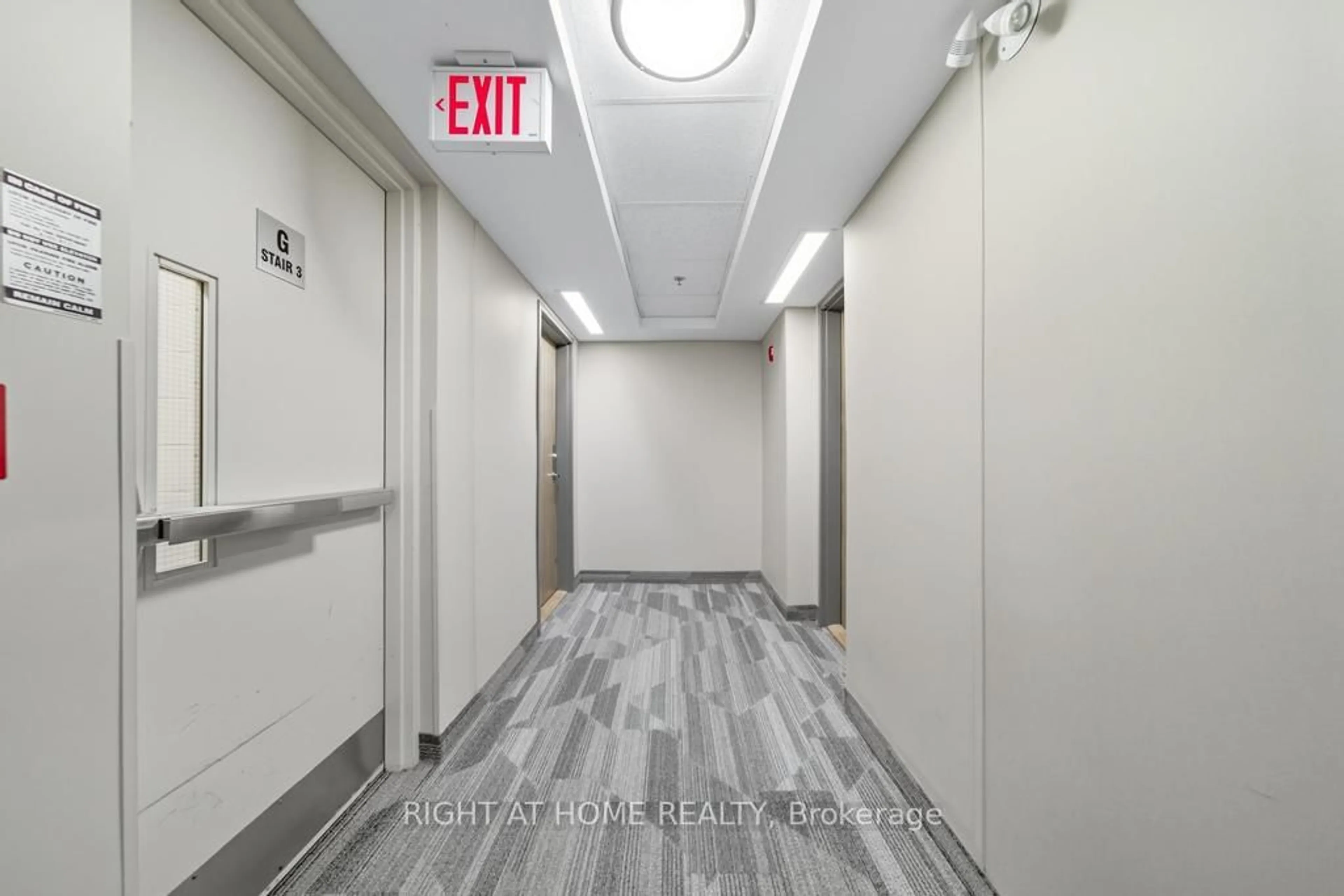 Indoor foyer for 3070 Rotary Way #121, Burlington Ontario L7M 0H1