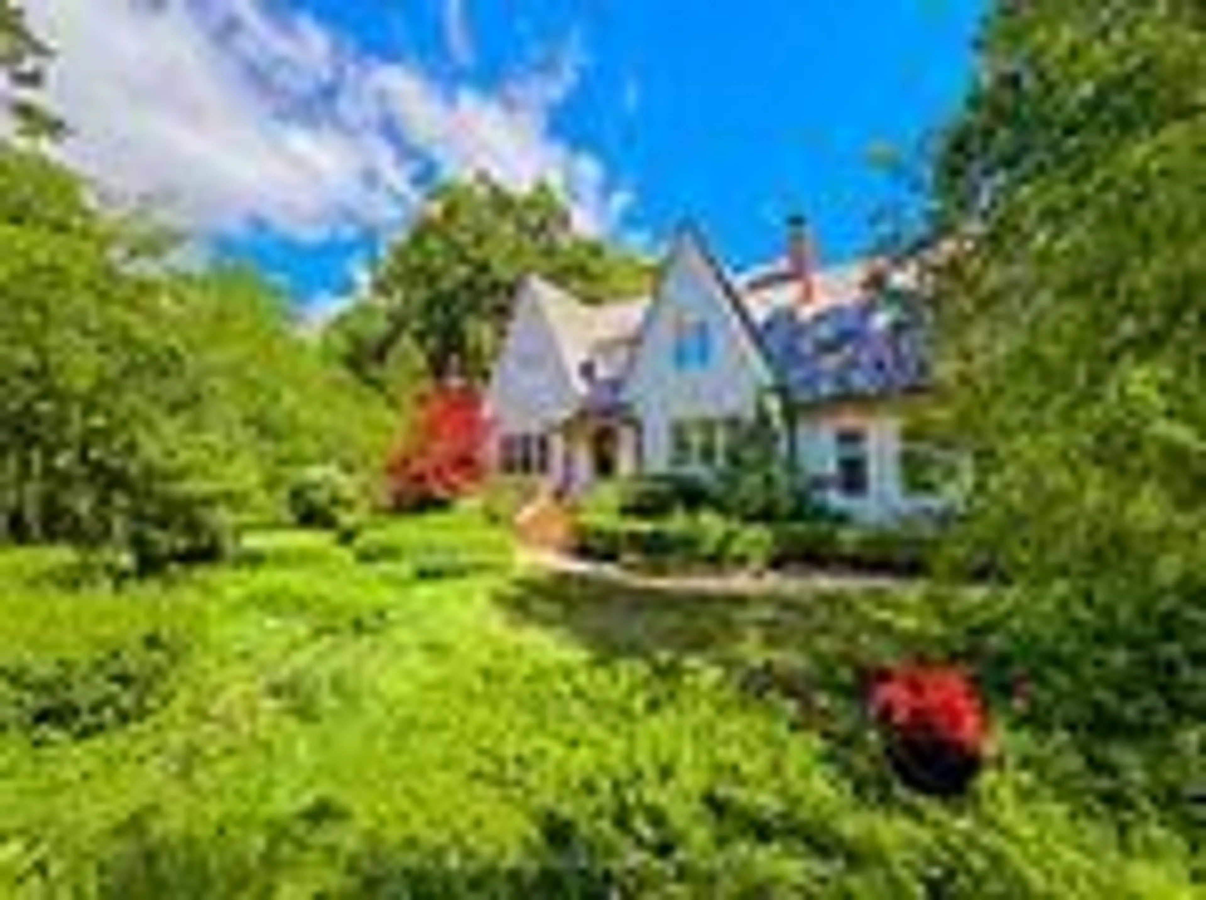 A pic from outside/outdoor area/front of a property/back of a property/a pic from drone, street for 1197 Birchview Dr, Mississauga Ontario L5H 3E2