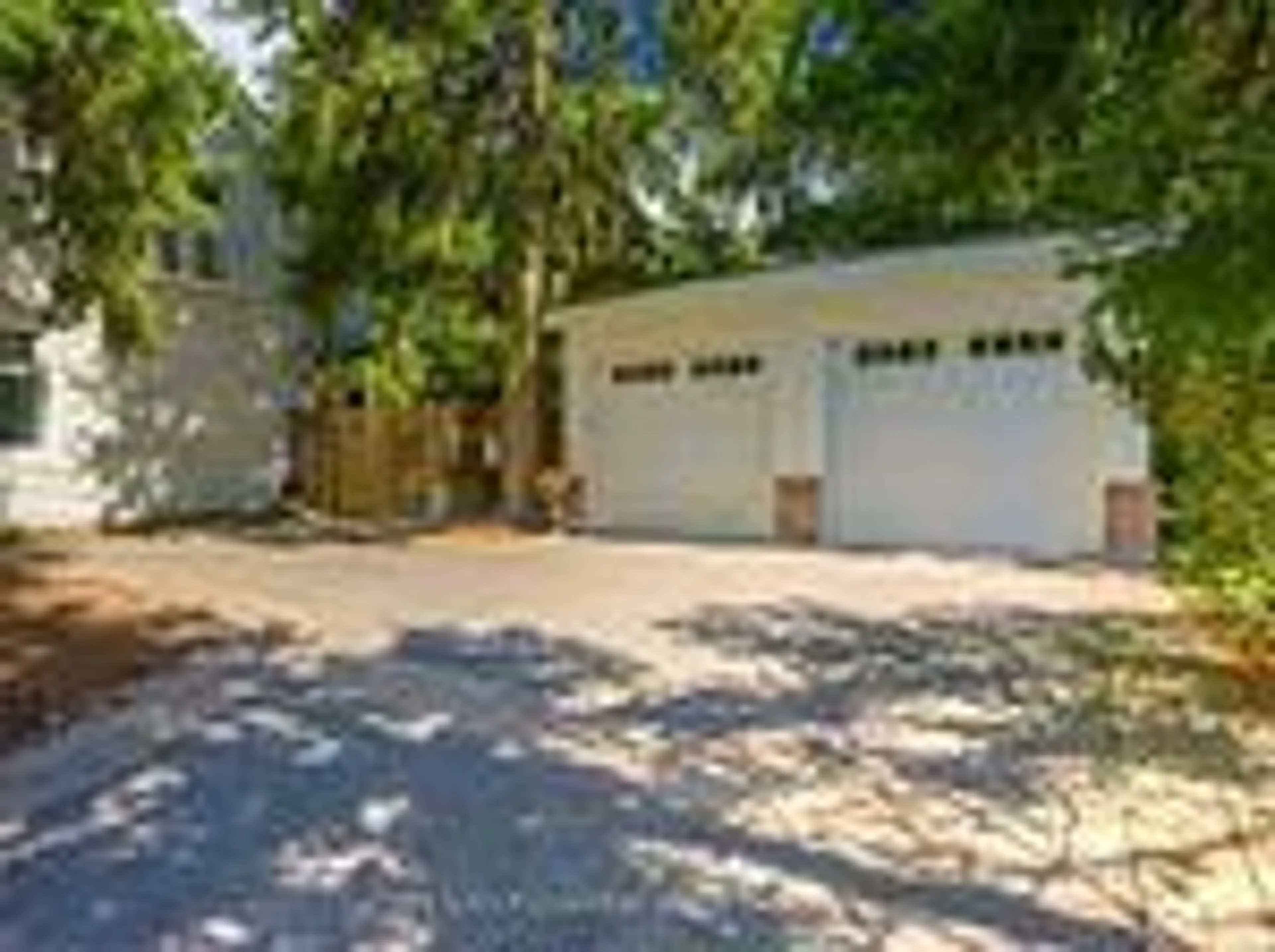 Indoor garage for 1197 Birchview Dr, Mississauga Ontario L5H 3E2