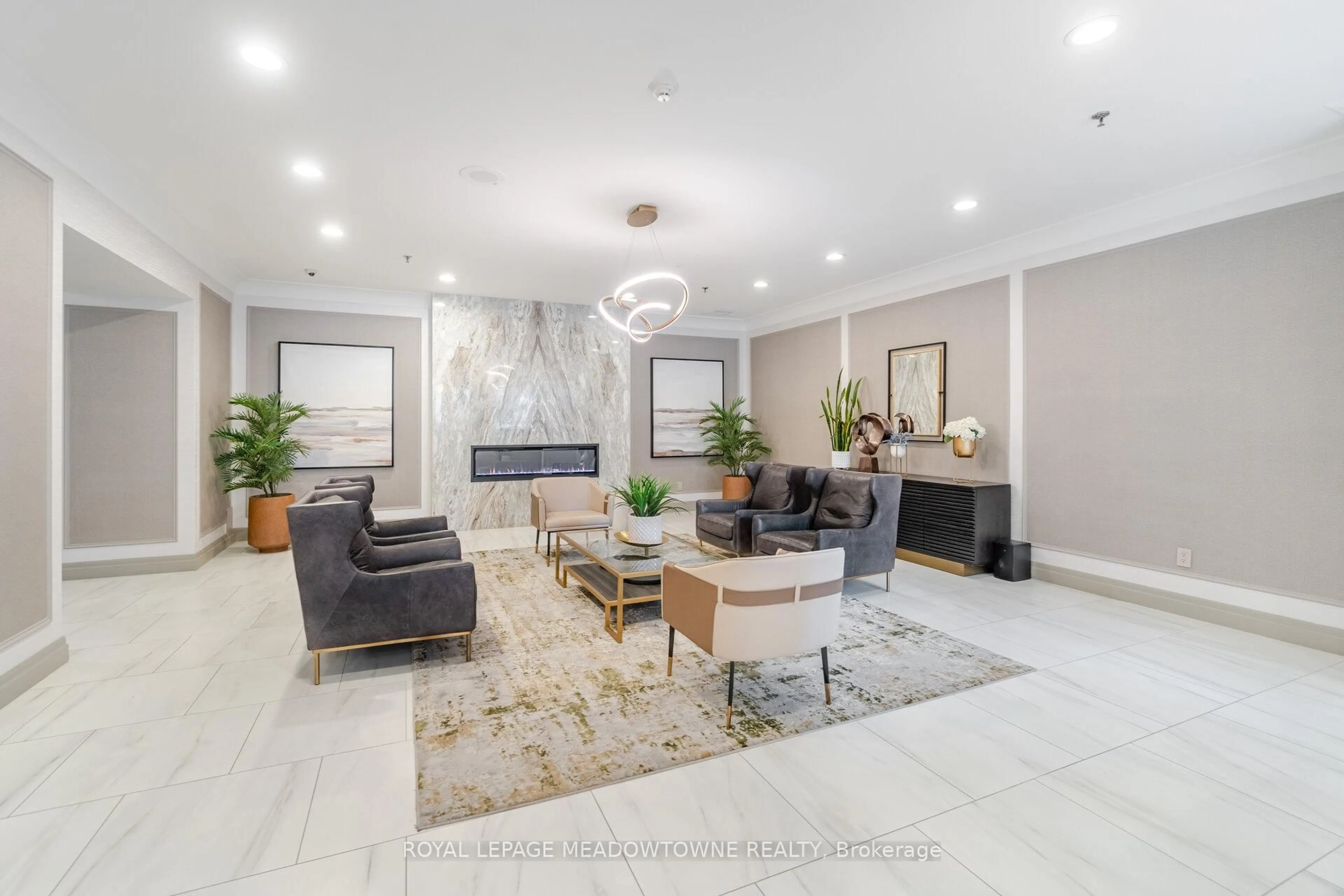 Unknown for 75 King St #406, Mississauga Ontario L5A 4G5