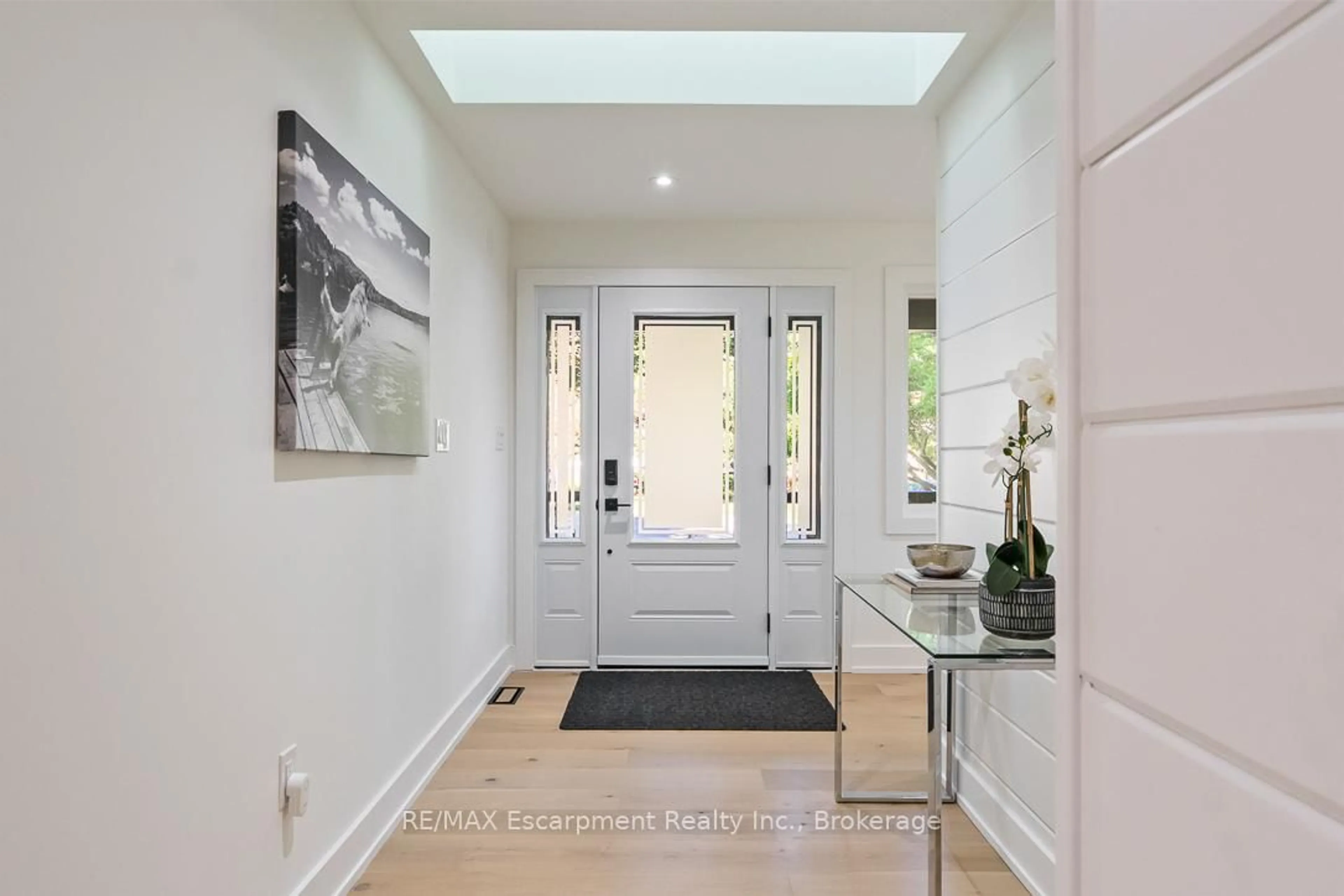 Indoor entryway for 2282 Fairleigh Pl, Burlington Ontario L7R 1G7