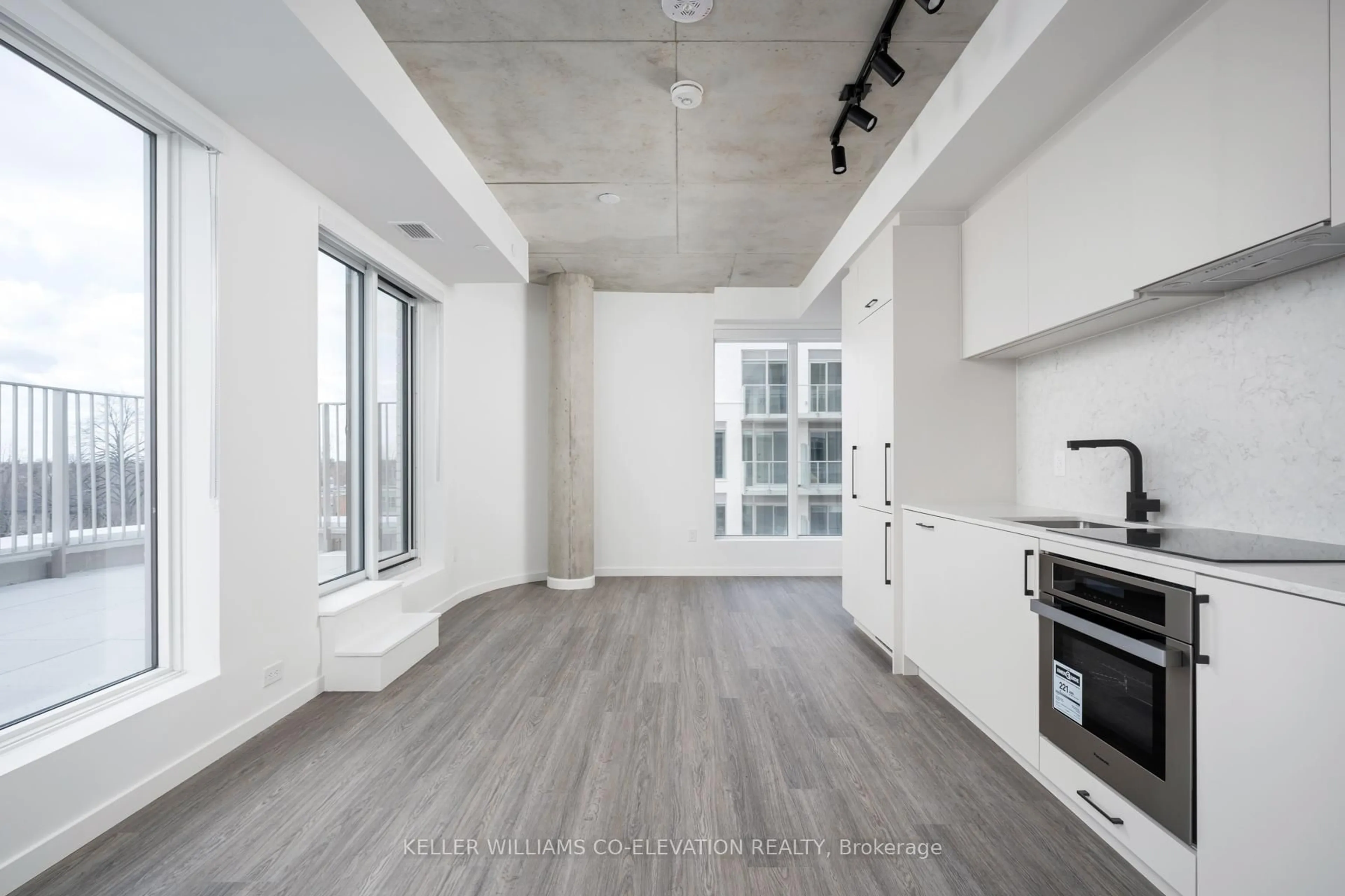 Unknown for 689 The Queensway St #428, Toronto Ontario M8Y 1L1