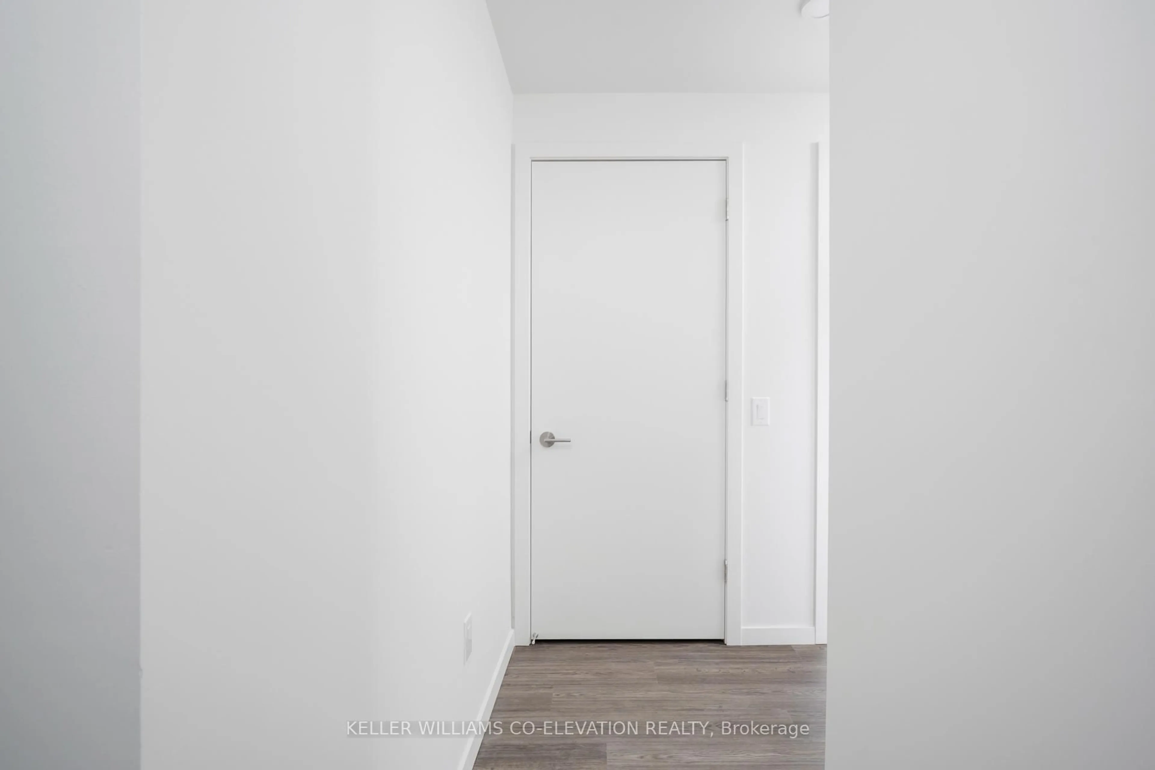Indoor entryway for 689 The Queensway St #428, Toronto Ontario M8Y 1L1