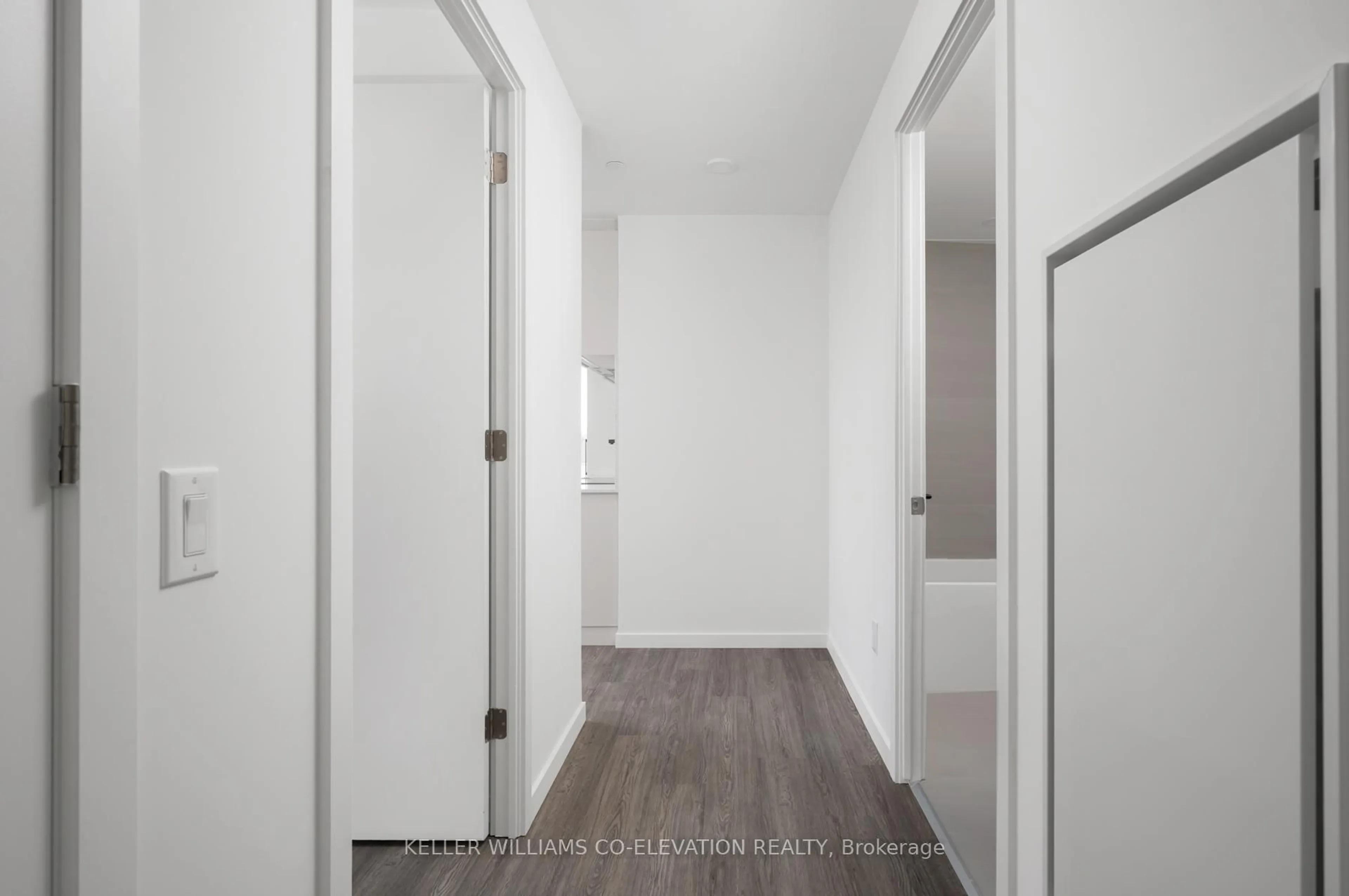 Indoor entryway for 689 The Queensway St #428, Toronto Ontario M8Y 1L1