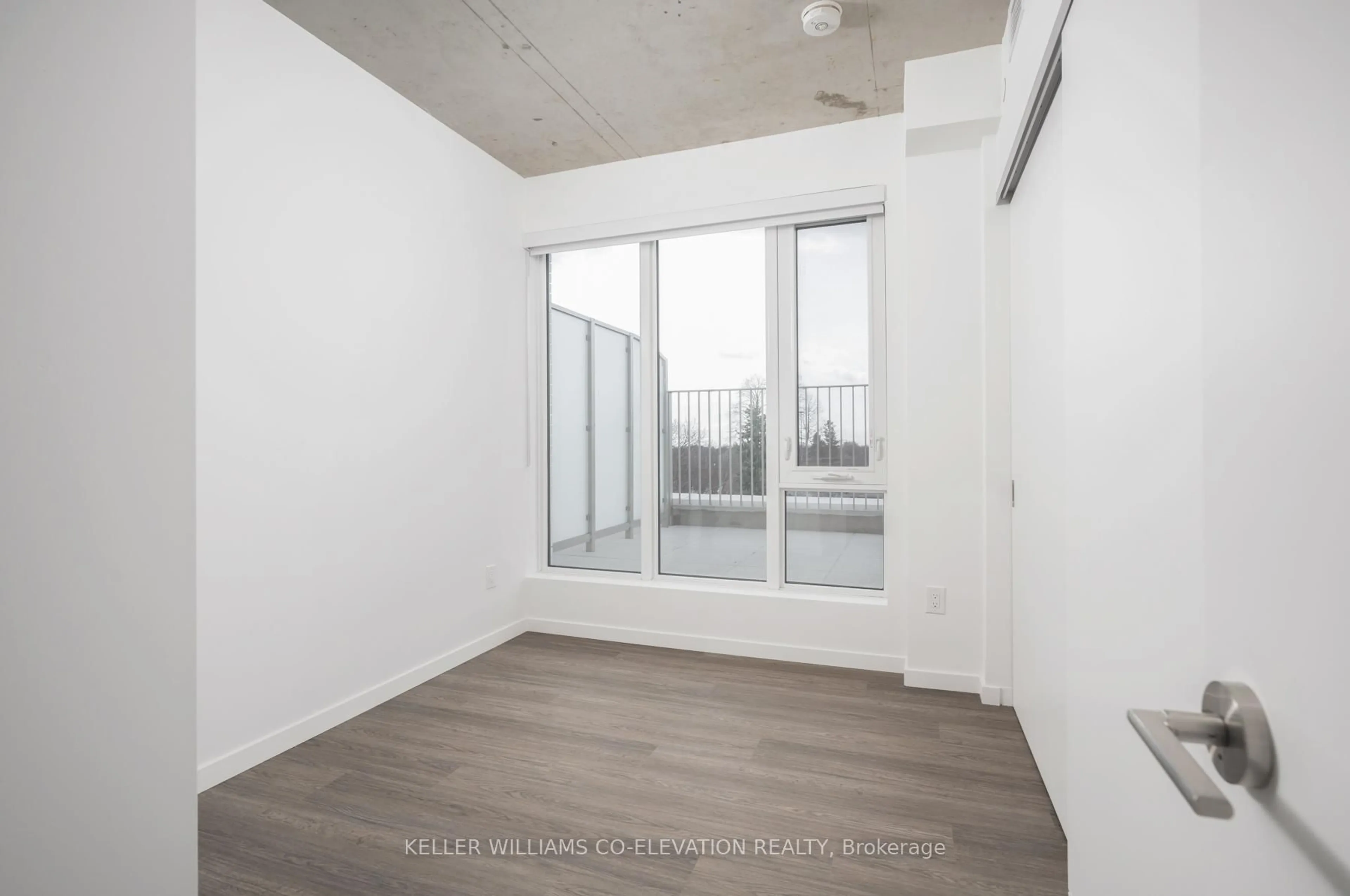 A pic of a room for 689 The Queensway St #428, Toronto Ontario M8Y 1L1