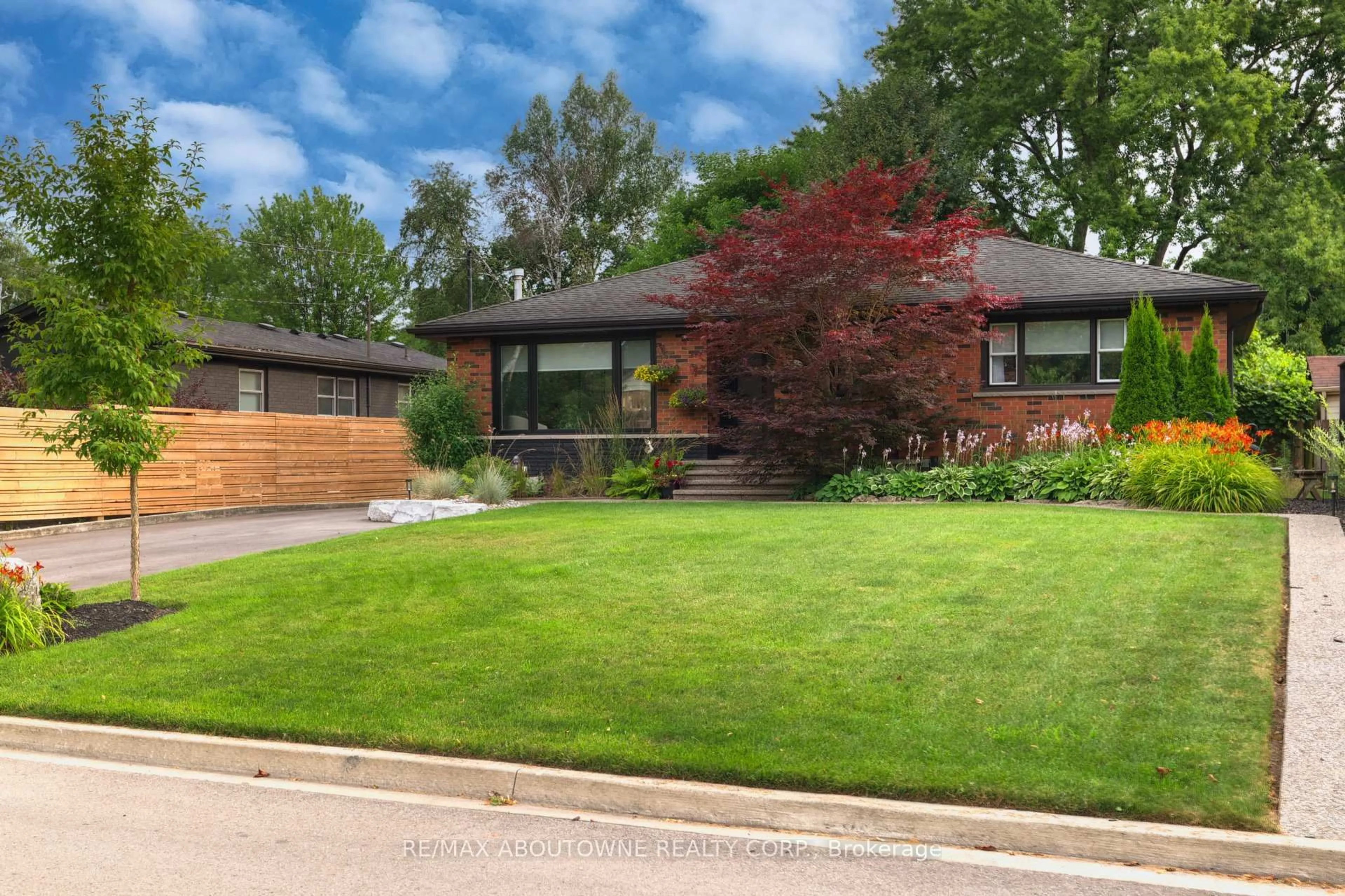 Home with brick exterior material, street for 544 Maplehill Dr, Burlington Ontario L7N 2W1