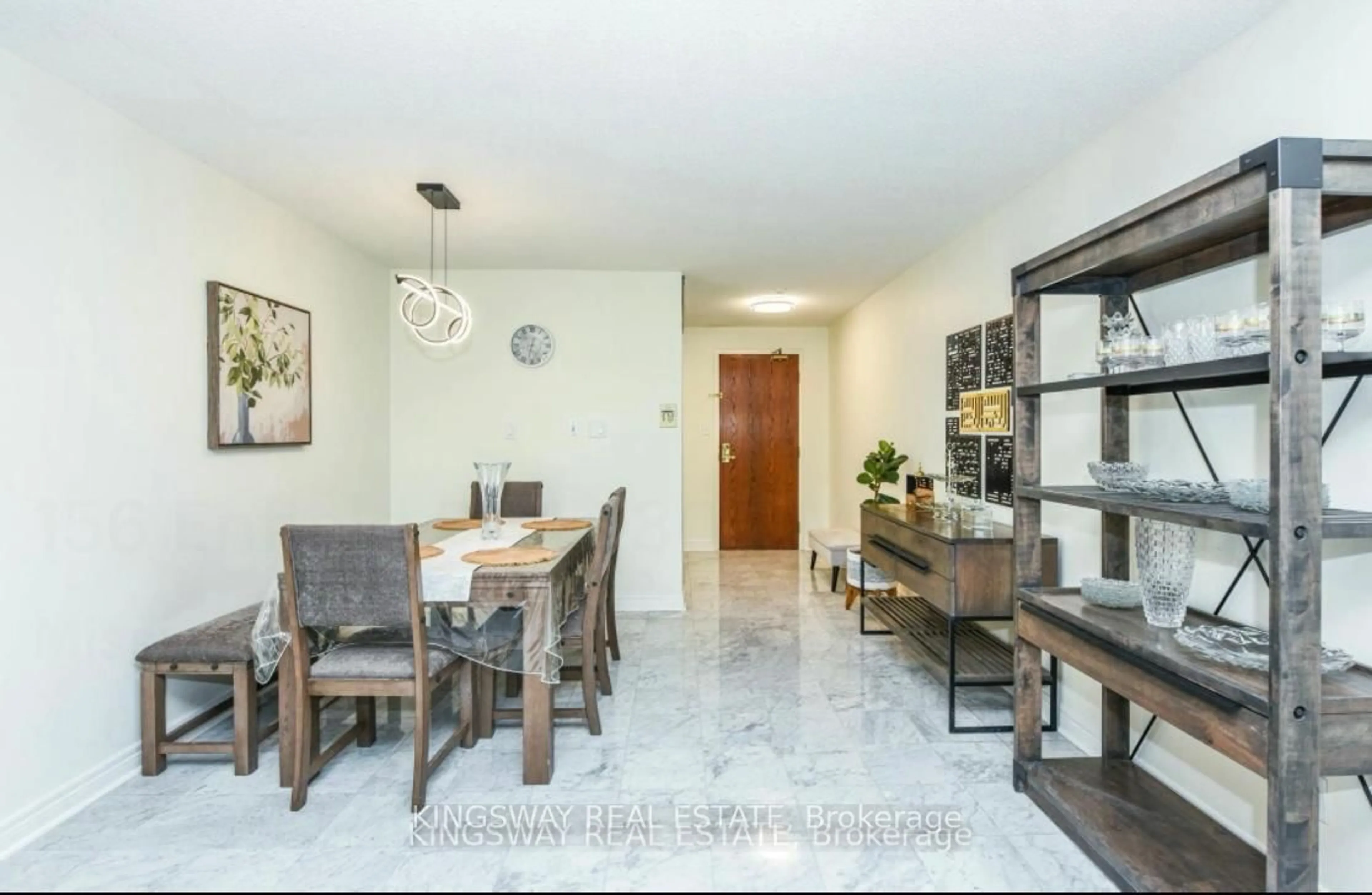 Dining room, ceramic/tile floor for 156 Enfield Pl #2801, Mississauga Ontario L5B 4L8