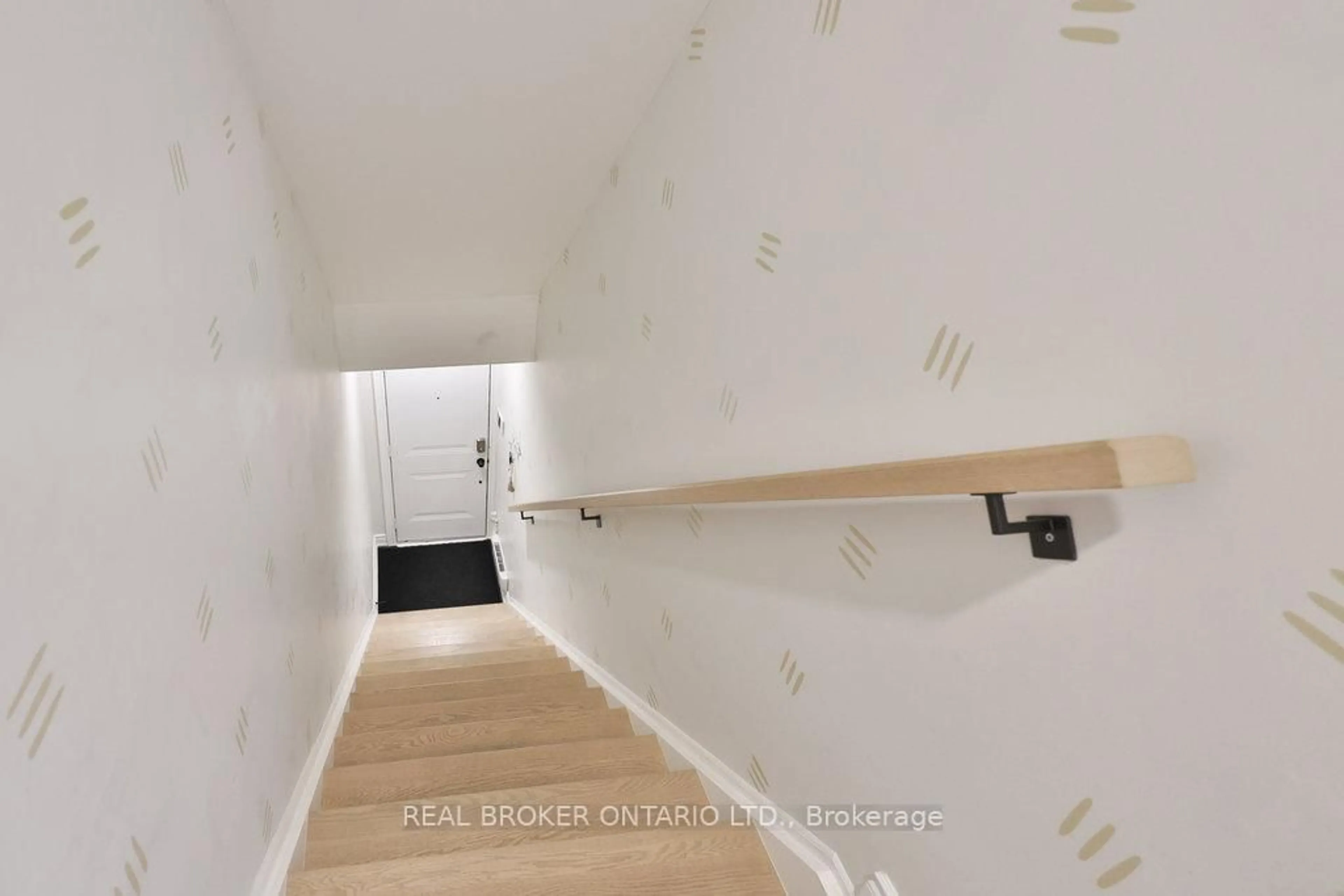 Stairs for 31 Hays Blvd #14, Oakville Ontario L6H 0J1