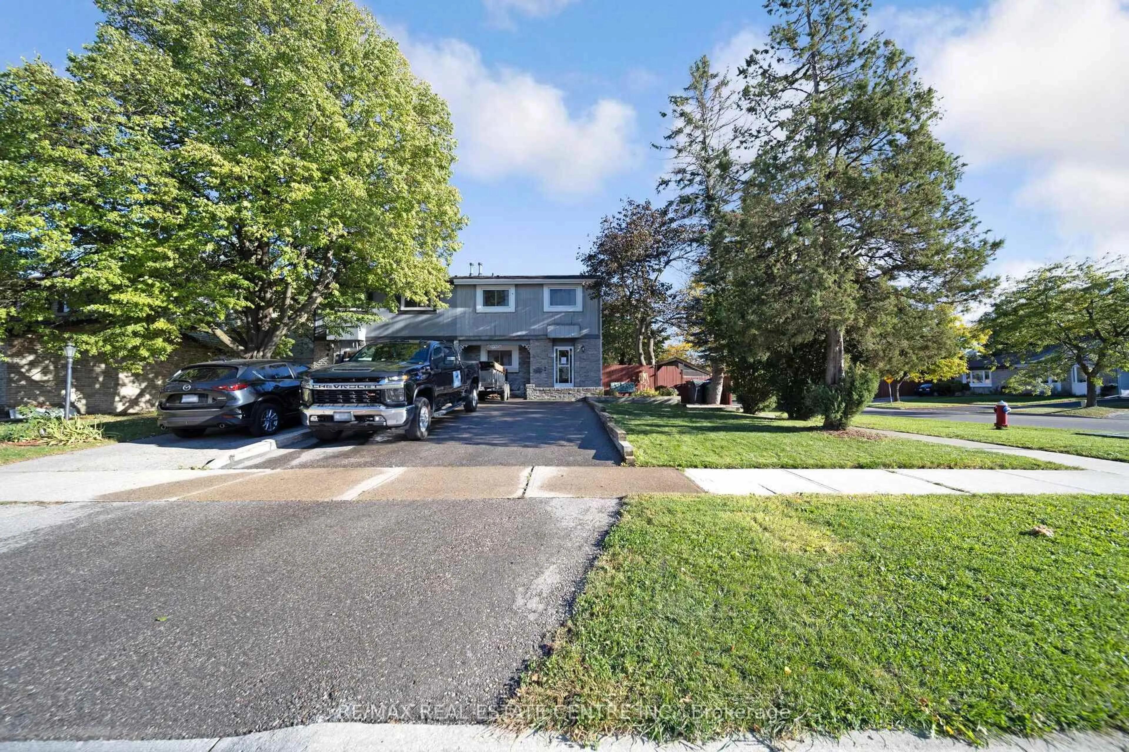 A pic from outside/outdoor area/front of a property/back of a property/a pic from drone, street for 2 Charters Rd, Brampton Ontario L6V 2S5