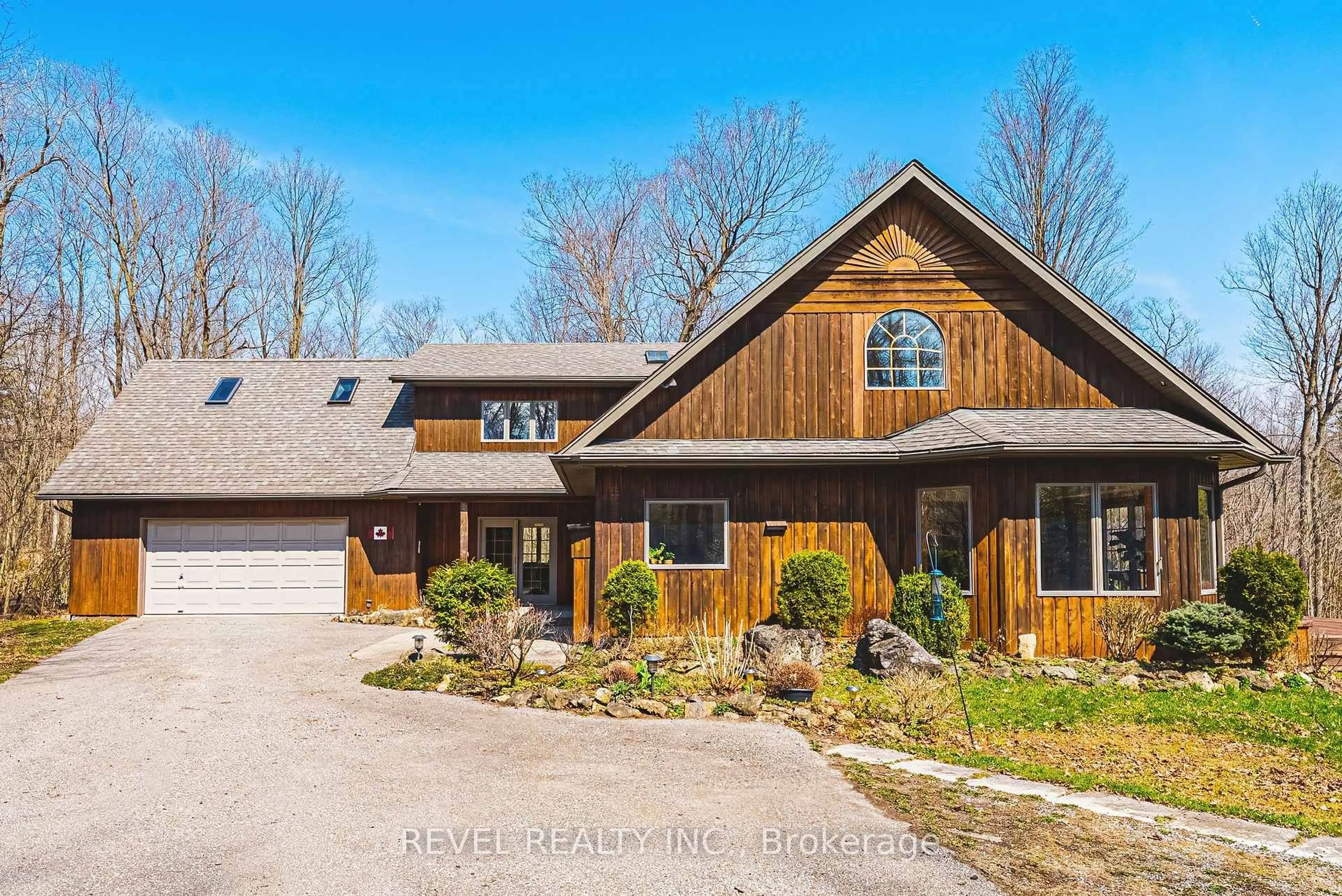 Home with brick exterior material, unknown for 1325 3 Sdrd, Milton Ontario L0P 1B0
