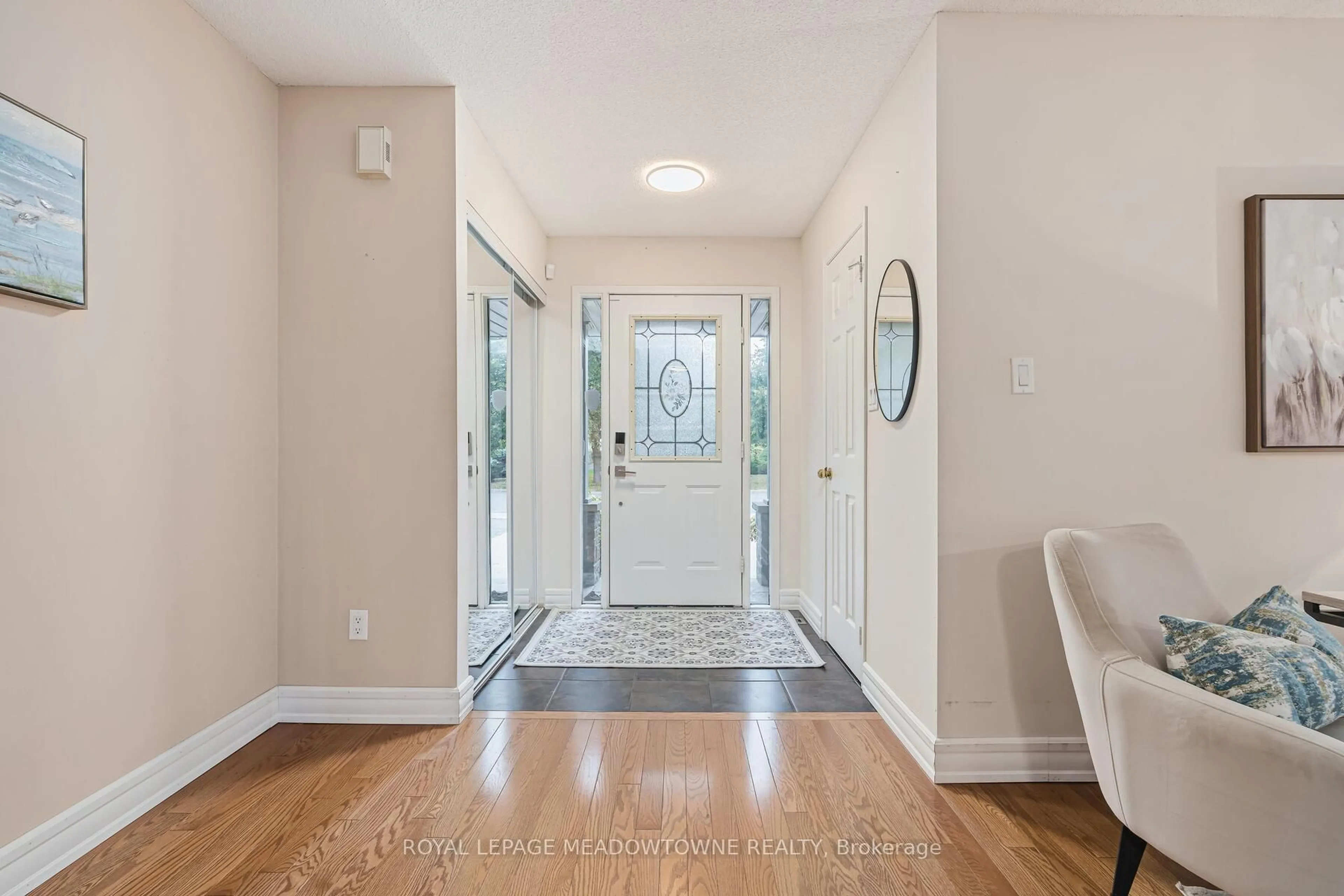 Indoor entryway for 44 James Young Dr, Halton Hills Ontario L7G 5S5