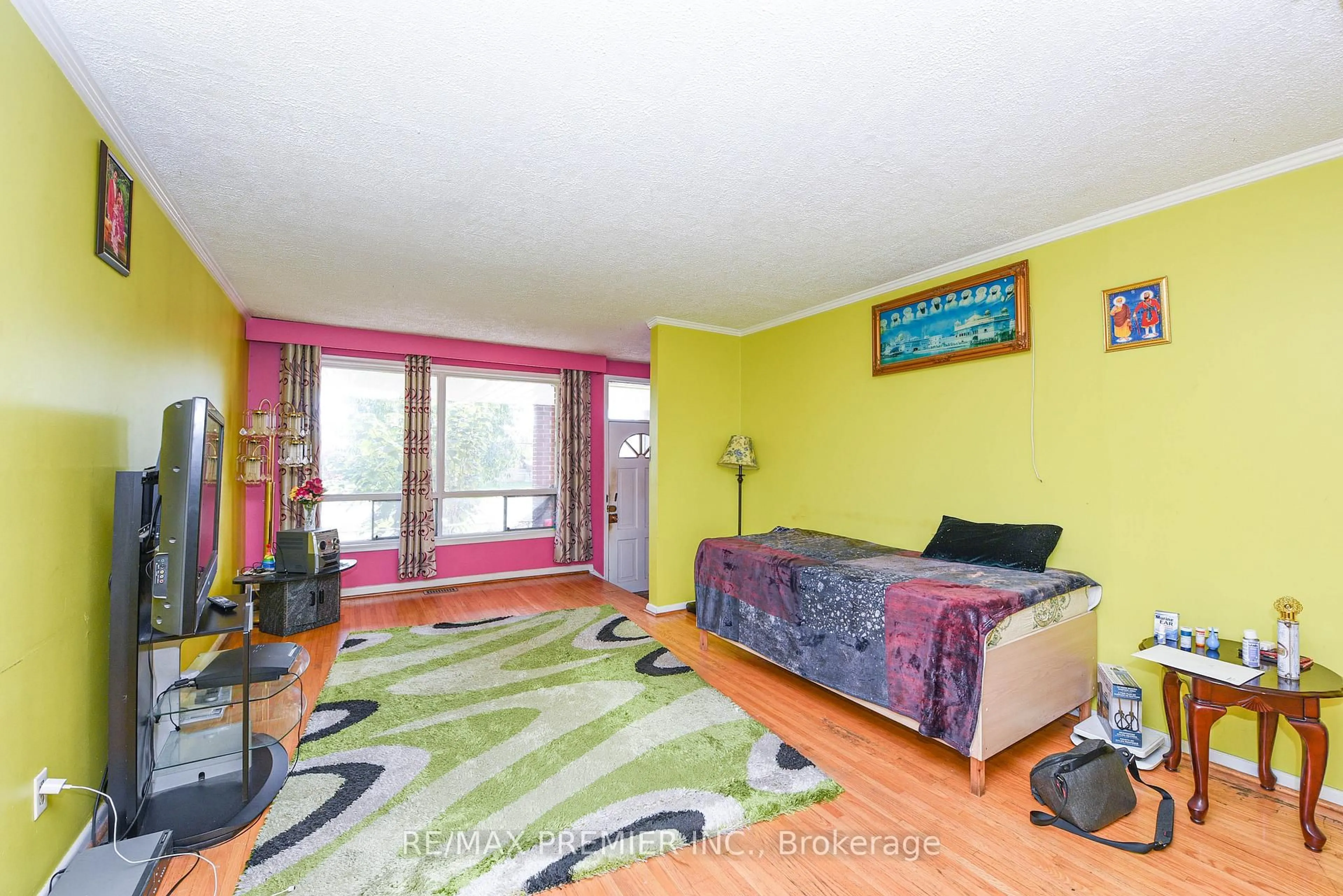 A pic of a room for 35 Taysham Cres, Toronto Ontario M9V 1X1